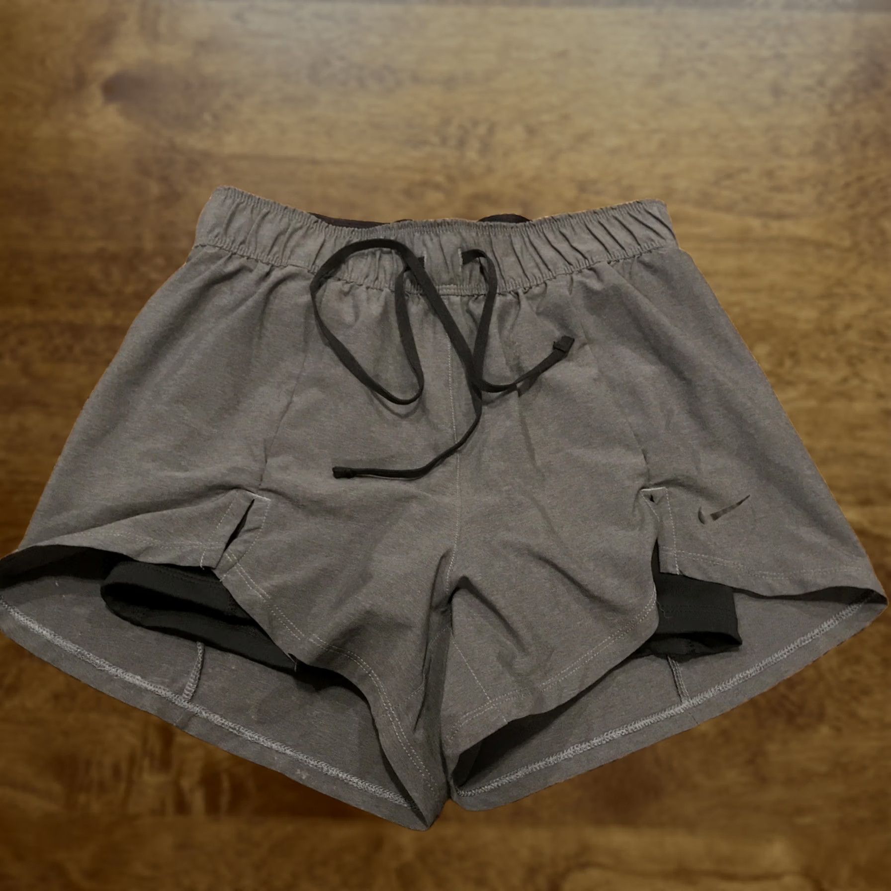 Nike Nike Women’s XS Lined Shorts Athletic Running B16 gray, 25" waist, 3.5" inseam, polyester, comfortable sports shorts Size 26" / US 2 / IT 38 - 1 Thumbnail