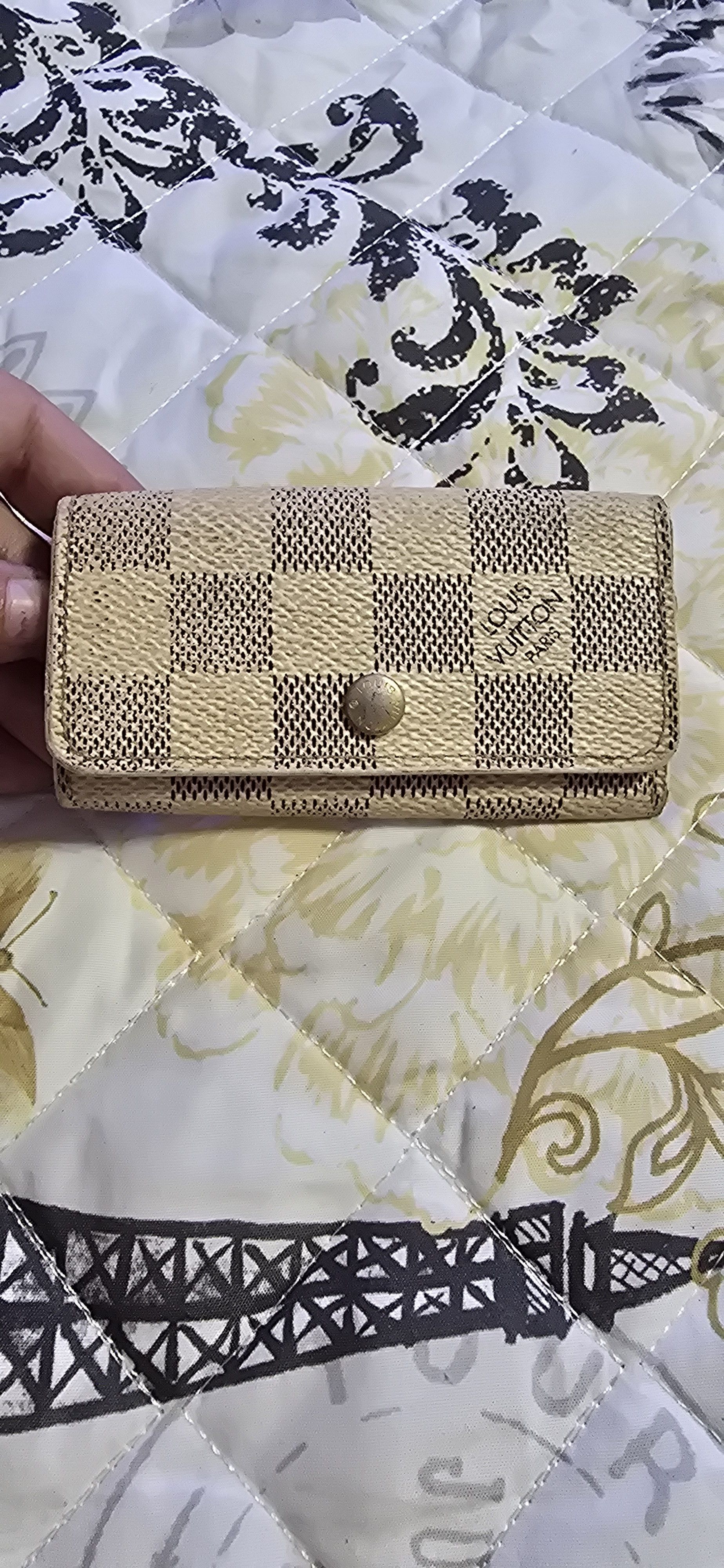 Louis Vuitton Damier Azur 4 Hook Key Case Vanilla Size ONE SIZE - 1 Thumbnail