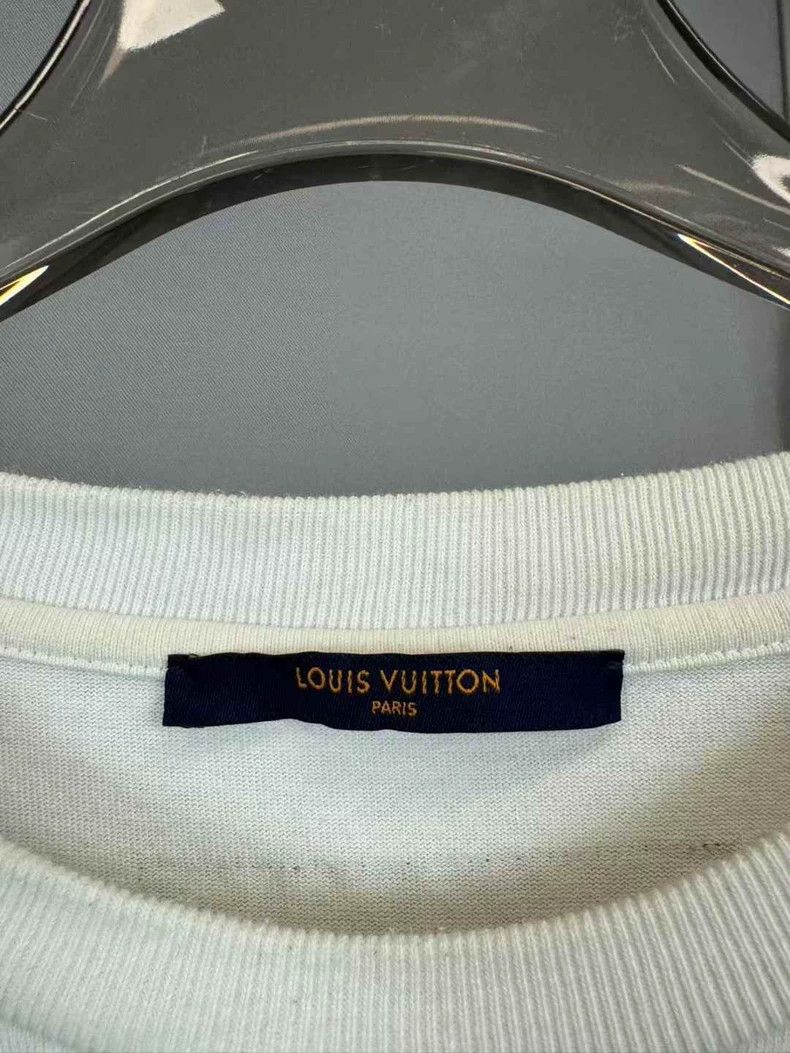 Louis Vuitton Louis Vuitton White graffiti embroidered short sleeves Size US L / EU 52-54 / 3 - 3 Thumbnail