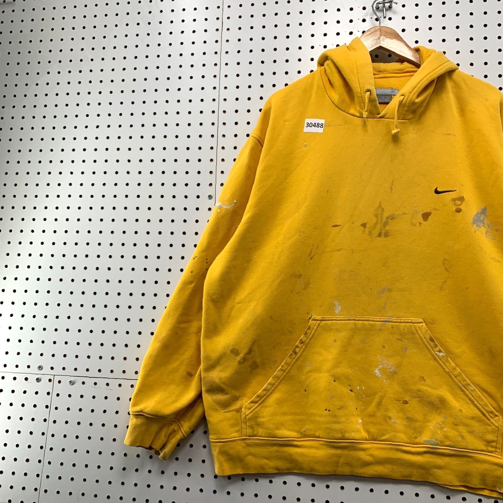 Nike VINTAGE Nike Hoodie Mens XL Yellow Swoosh Distressed Paint 27x28.5 Pullover Sweatshirt Size US XL / EU 56 / 4 - 3 Thumbnail