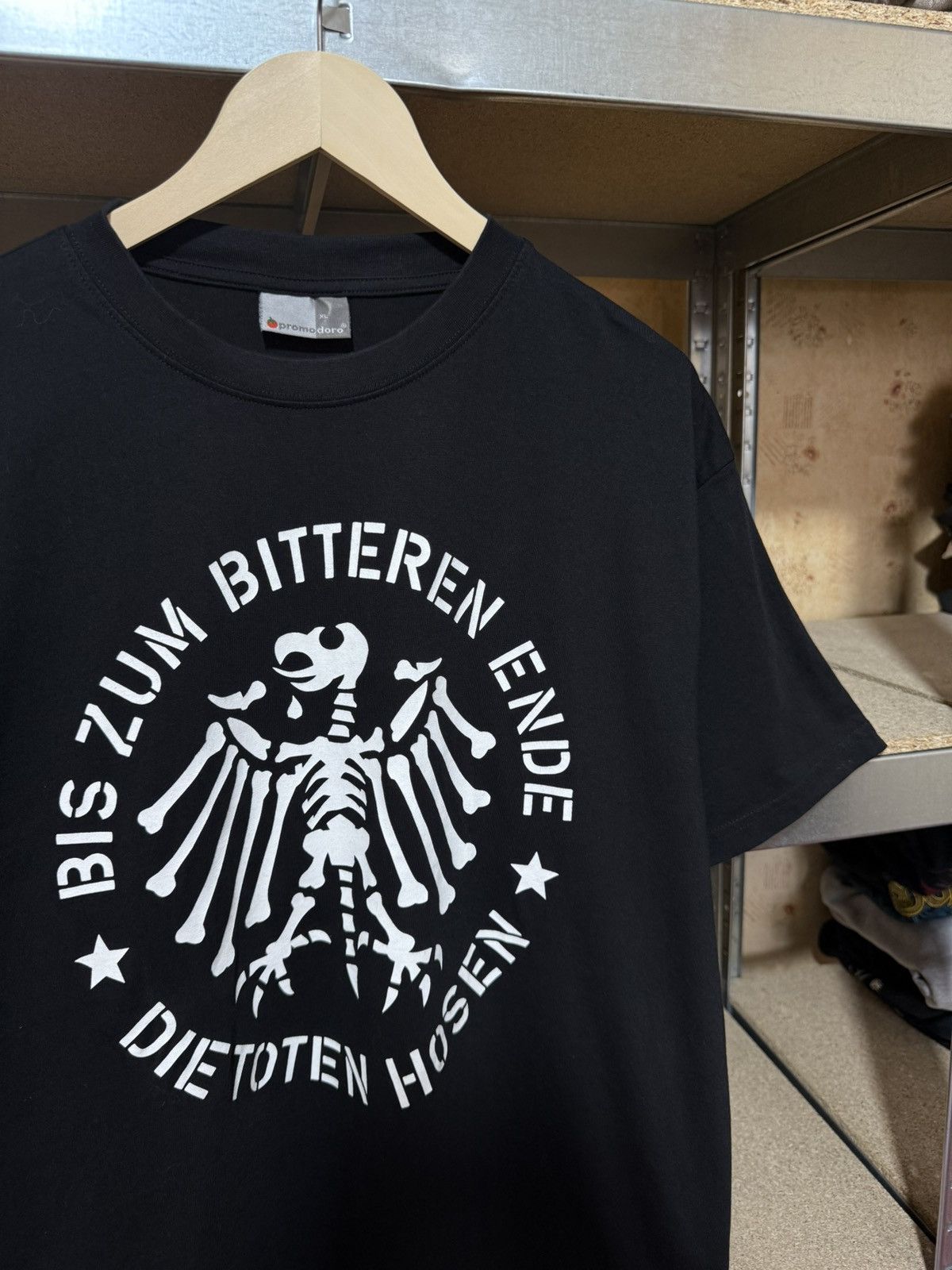 Band Tees × Vintage Vintage 2000’s Die Toten Hosen Bis Zum Bitteren Ende T-Shirt Size US XL / EU 56 / 4 - 3 Thumbnail