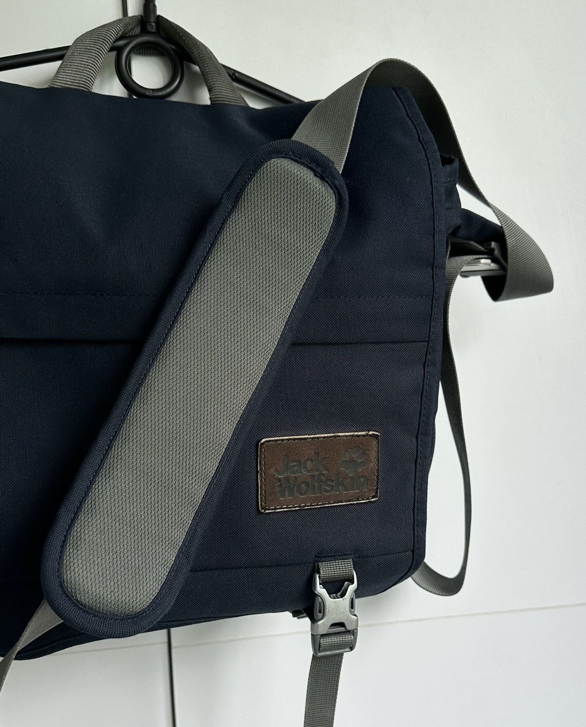 Jack Wolfskin Jack Wolfskin Camden Town Messenger Bag Navy Blue Crossbody Size ONE SIZE - 7 Thumbnail
