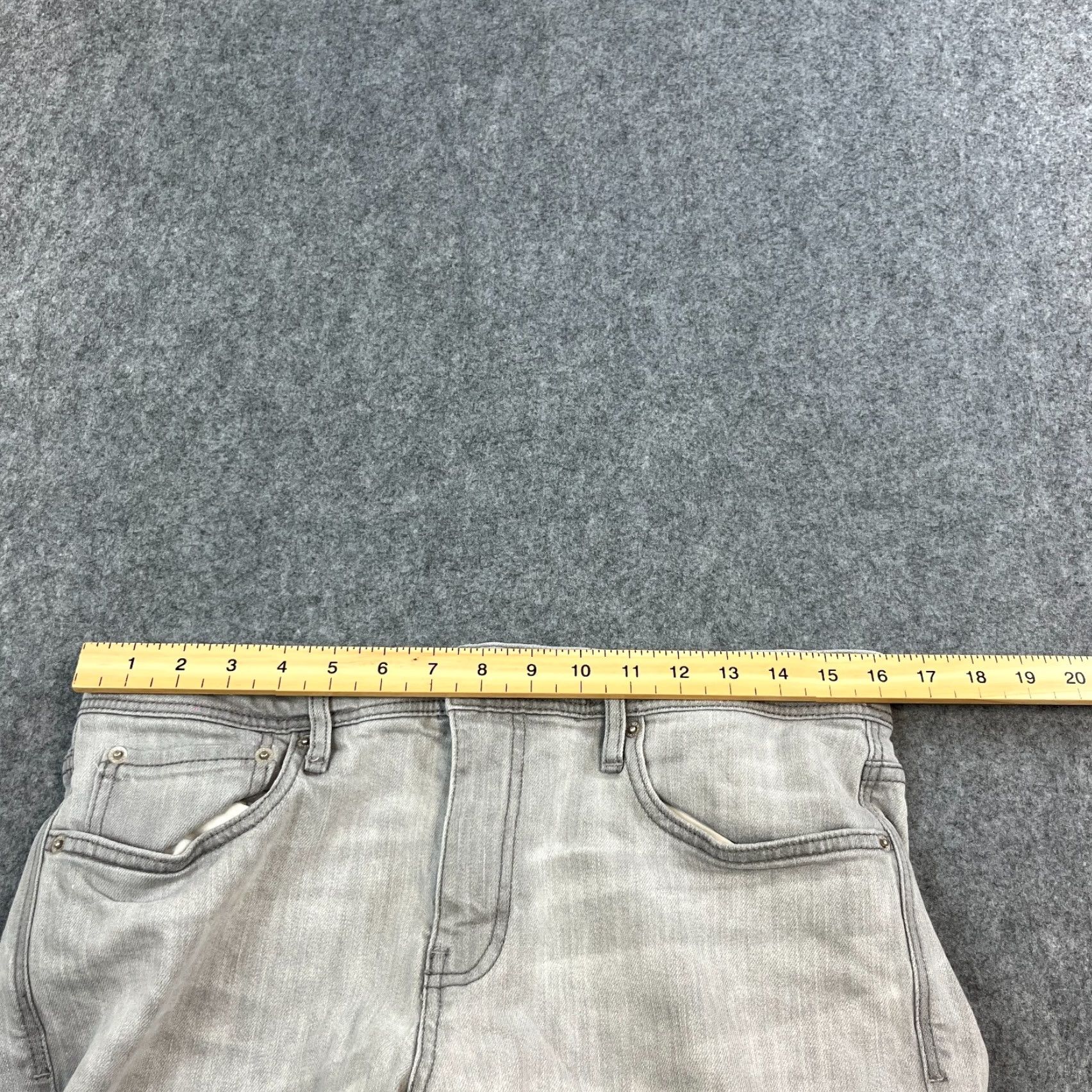 Armani Exchange Armani Exchange Jeans Slim Skinny 33 Light Grey AX logo Stretch Zip Mens Denim 5-Pocket Design Regular Waist 33 in Inside Leg 32 in"} Size US 33 - 6 Thumbnail