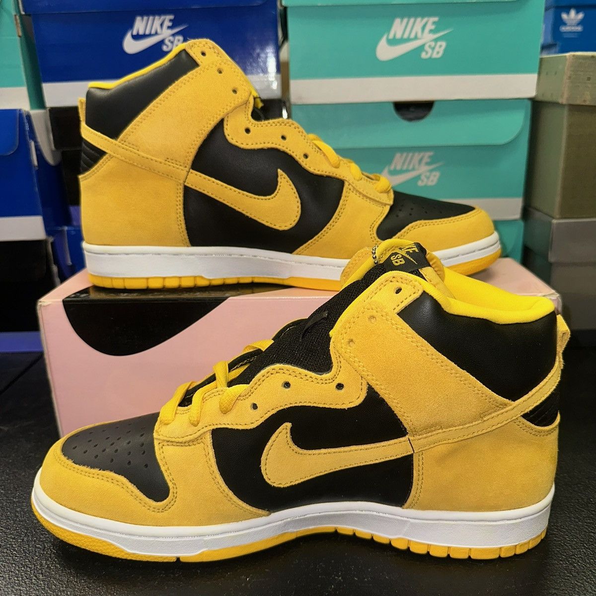 Nike Size 10.5 - Nike Dunk Pro SB High Iowa - 305050-071 Size US 10.5 / EU 43-44 - 2 Thumbnail