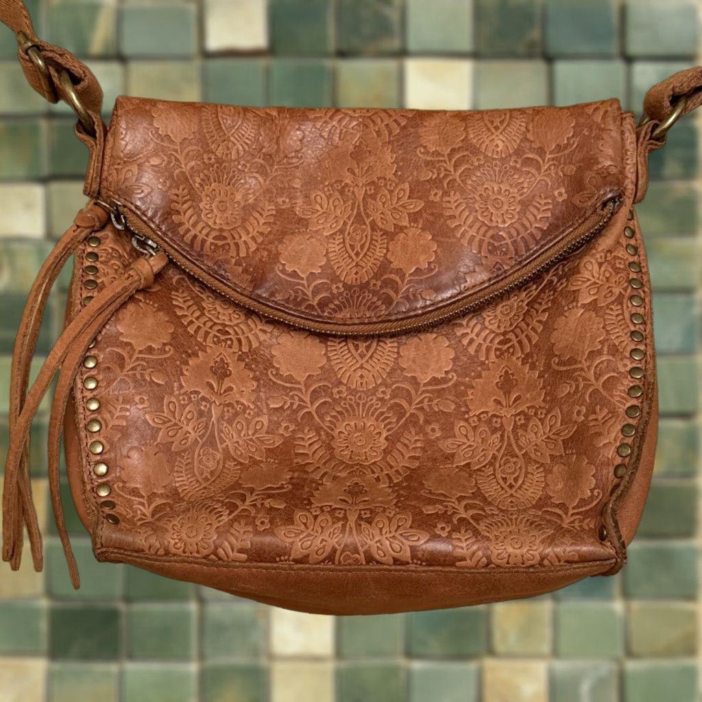 VINTAGE The SAK Women’s Silverlake Leather Crossbody Bag Tooled Leather Boho Purse