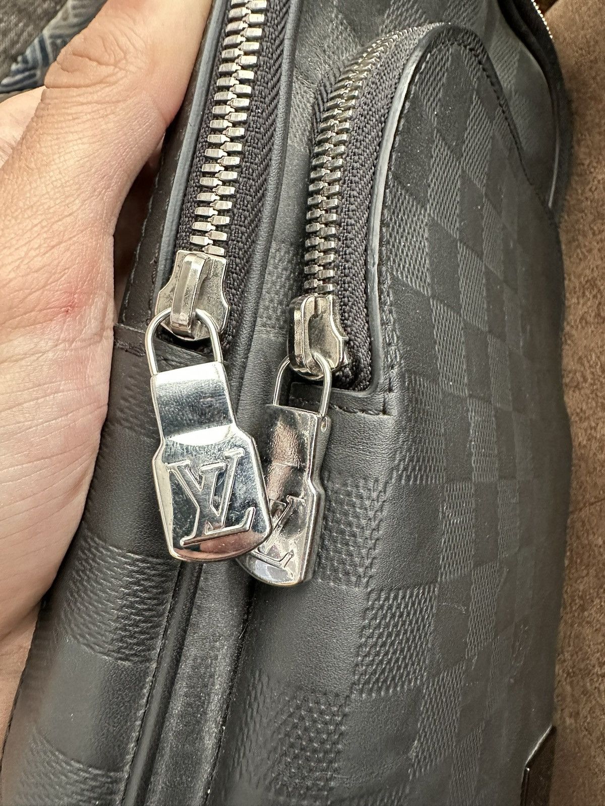 Louis Vuitton Louis Vuitton Avenue Sling Size ONE SIZE - 7 Thumbnail
