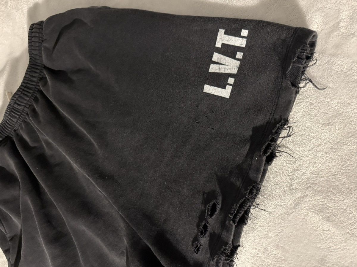 Other Leviter Black Distressed Shorts Size US 34 / EU 50 - 2 Thumbnail