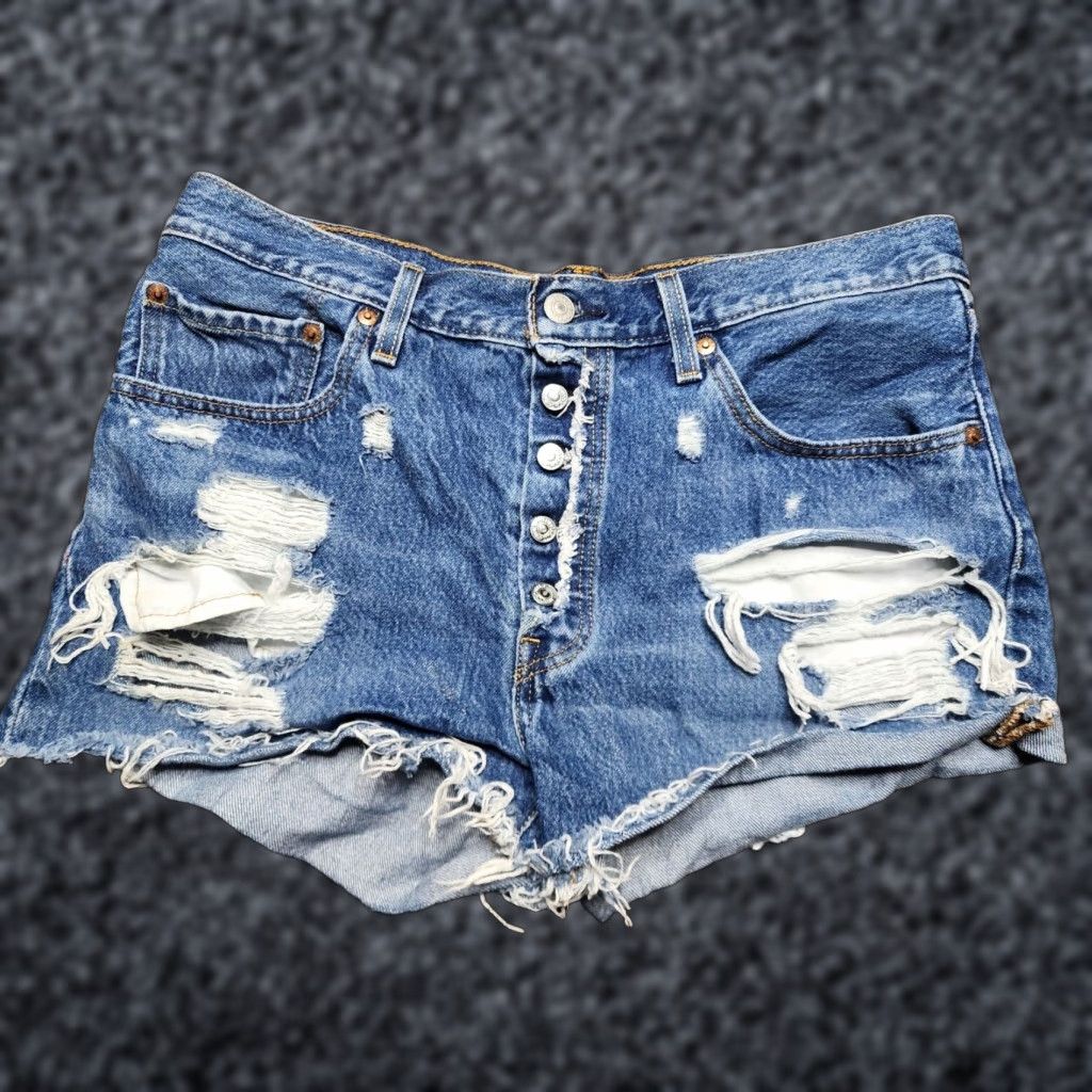 Levi's VINTAGE Levi's 501 Original Cut-Off Denim Shorts Women Size 31 Festival 90s Casual Blue Size 24" / US 00 / IT 34 - 1 Thumbnail
