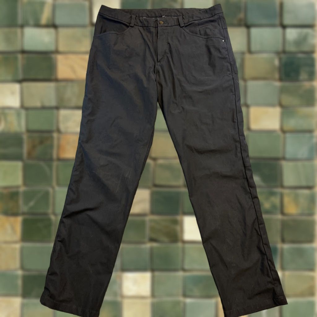 Lululemon Lululemon Pants Mens 38 Black Classic Stretch Performance Preppy Golf Chino Tapered 32in Inseam Modern Mens Size US 38 / EU 54 - 1 Thumbnail