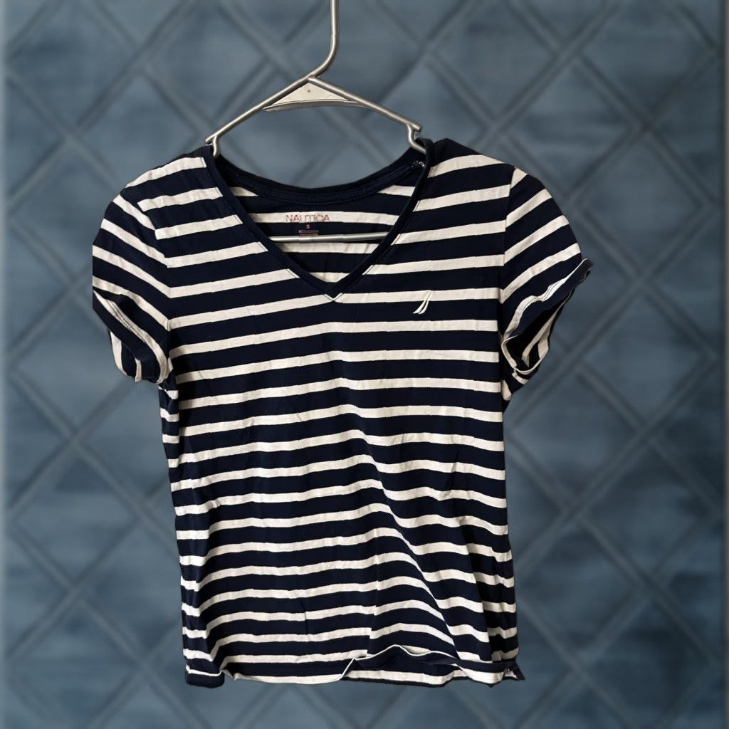 Nautica VINTAGE Nautica T-Shirt Womens S Blue Striped Short Sleeve V Neck 100% Cotton Pullover Size S / US 4 / IT 40 - 1 Thumbnail