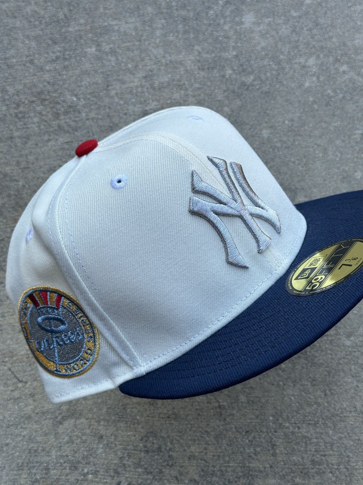MLB × New Era New York Yankees Two Tone Fitted Hat 7 1/8 95 North NY Size ONE SIZE - 1 Thumbnail