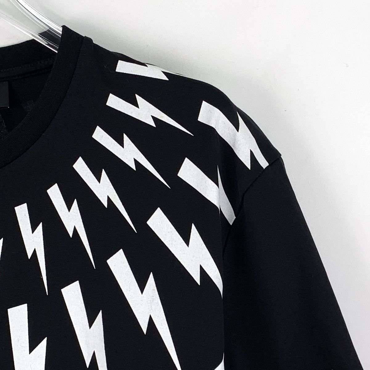 Neil Barrett Neil Barrett Black Lightning Print Crew Neck T-shirt K26WX Size US XS / EU 42 / 0 - 3 Thumbnail