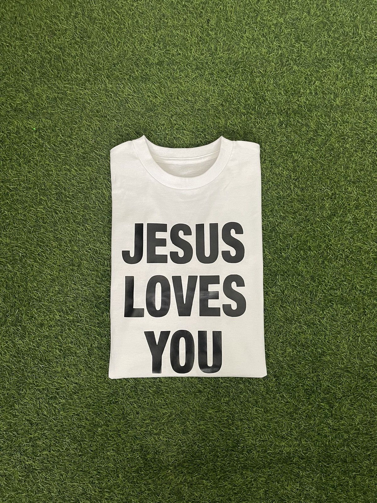 Vintage JESUS LOVES YOU TSHIRT Size US S / EU 44-46 / 1 - 2 Thumbnail