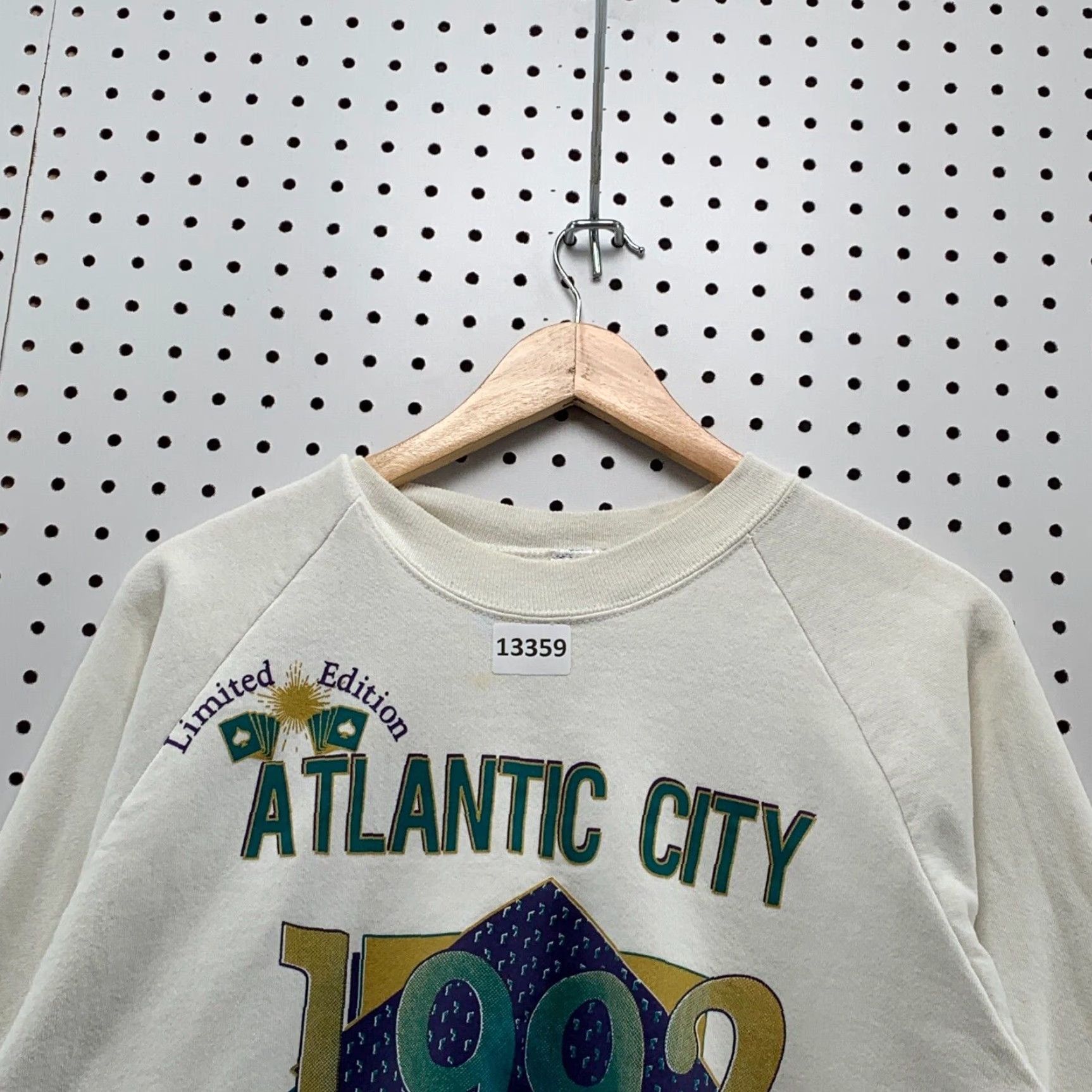 Jerzees Vintage Atlantic City Limited Edition 1992 White Crewneck Sweater XL Men Pullover 90s Decorated Jerseyized Jersey Jerzees Size US XL / EU 56 / 4 - 7 Thumbnail