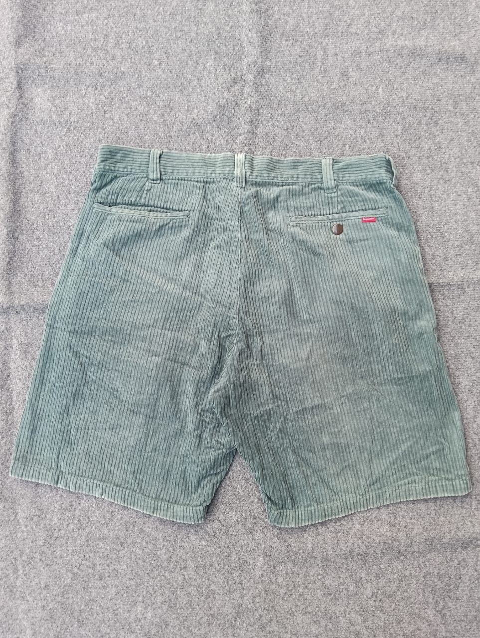 Supreme Supreme corduroy shorts. Size US 34 / EU 50 - 2 Thumbnail