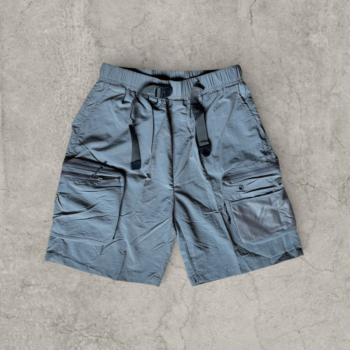 Japanese Brand Wide leg Japanese style utility shorts in grey khaki. Size M Size US 32 / EU 48 - 1 Thumbnail
