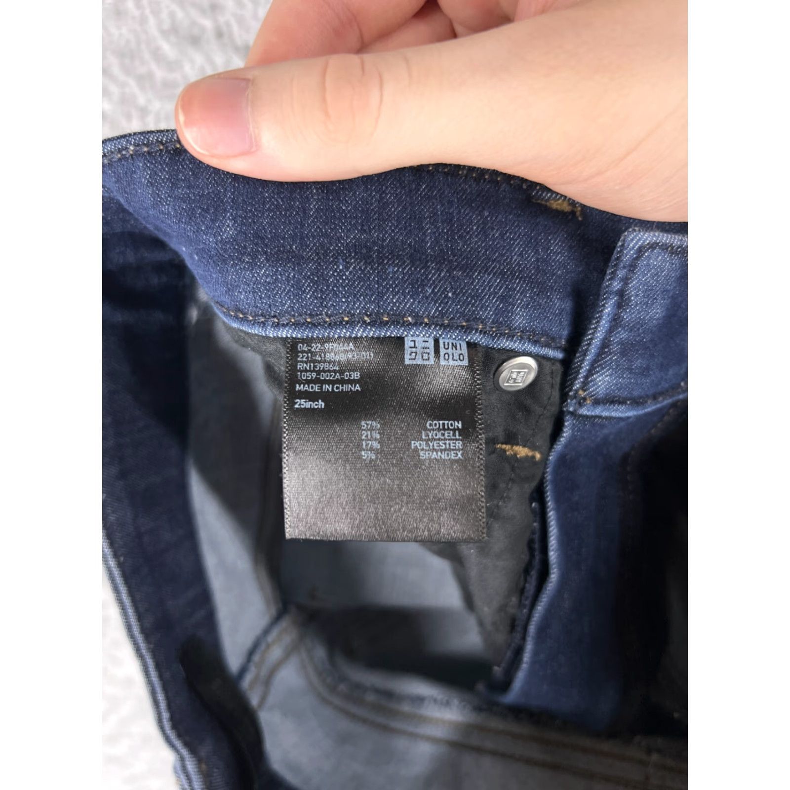 Uniqlo Uniqlo Jeans Women 2 Blue Denim Tapered Dark Wash Stretch Cotton Blend Regular Rise Mid Inseam 27" 5-Pocket Zip Front Womens Jeans Blue 2 Size 26" / US 2 / IT 38 - 5 Thumbnail