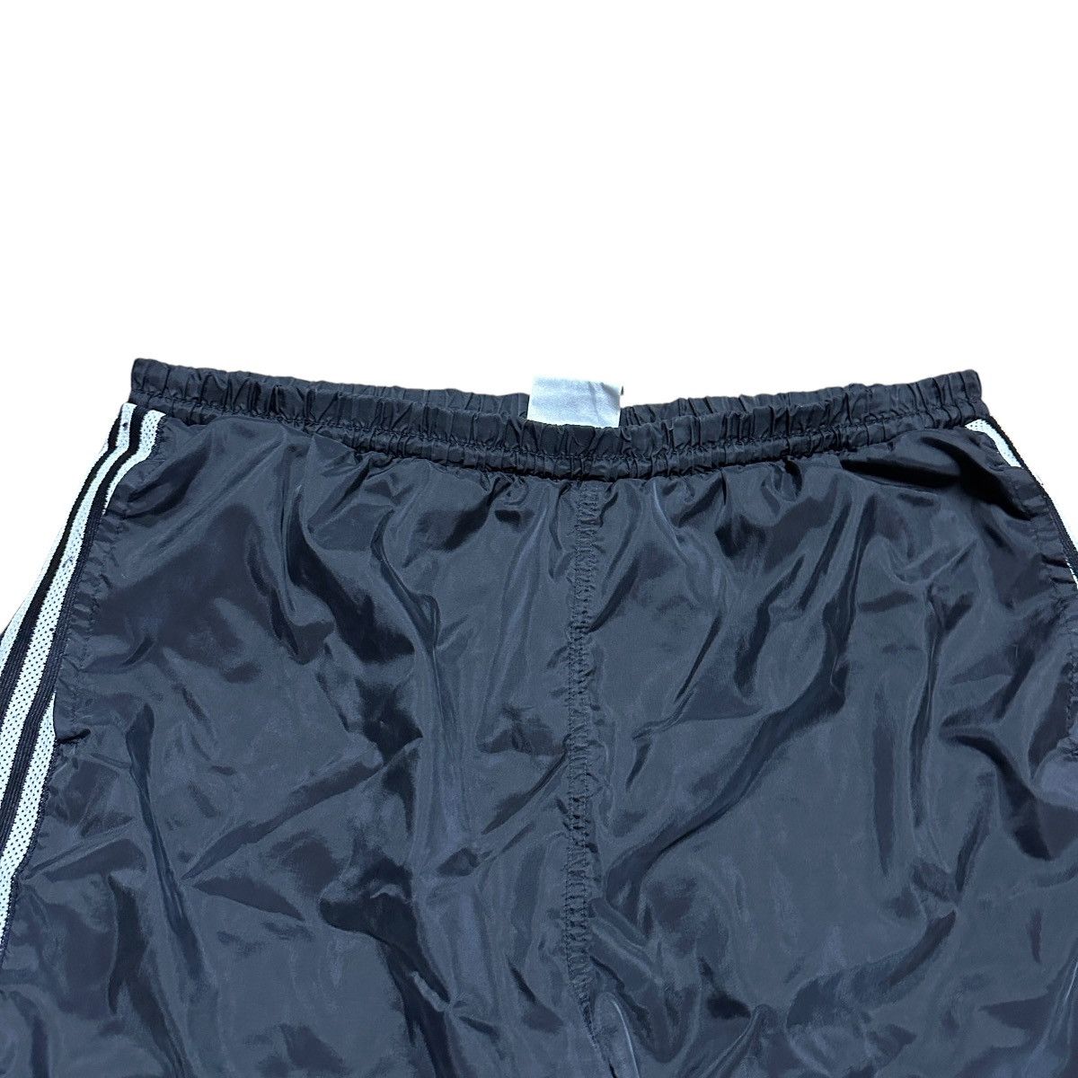 Adidas × Vintage Vintage 90s Adidas Windbreaker Logo Shorts Size US 36 / EU 52 - 5 Thumbnail