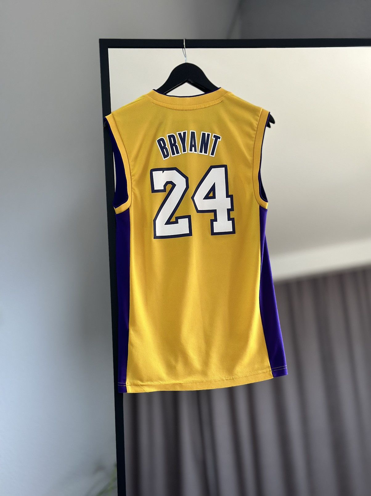 NBA Los Angeles Lakers Basketball Jersey Adidas NBA Kobe BRYANT Size US XS / EU 42 / 0 - 12 Thumbnail