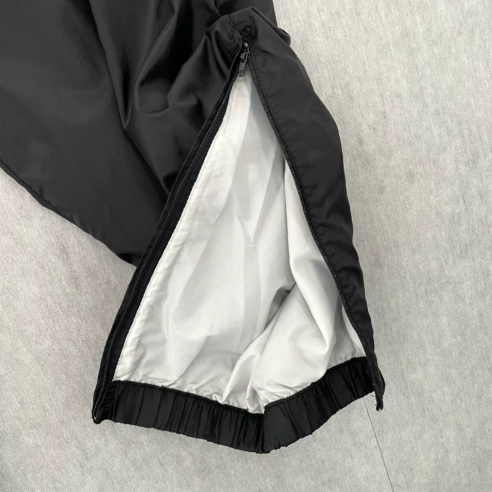 Nike VINTAGE Nike Track Pants Adult Medium Black Athletic Swoosh Logo Casual Men Size US 31 - 4 Thumbnail