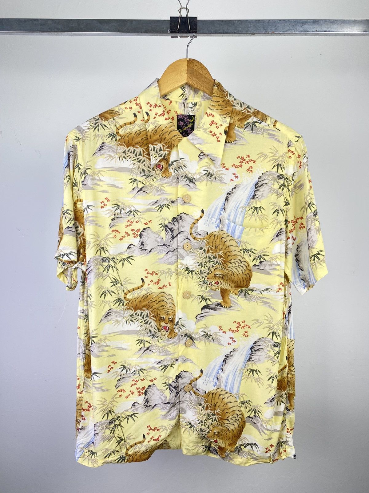 Japanese Brand Oniwa Soto Hawaiian Rayon Tiger Print Button up Shirt Size US L / EU 52-54 / 3 - 1 Thumbnail