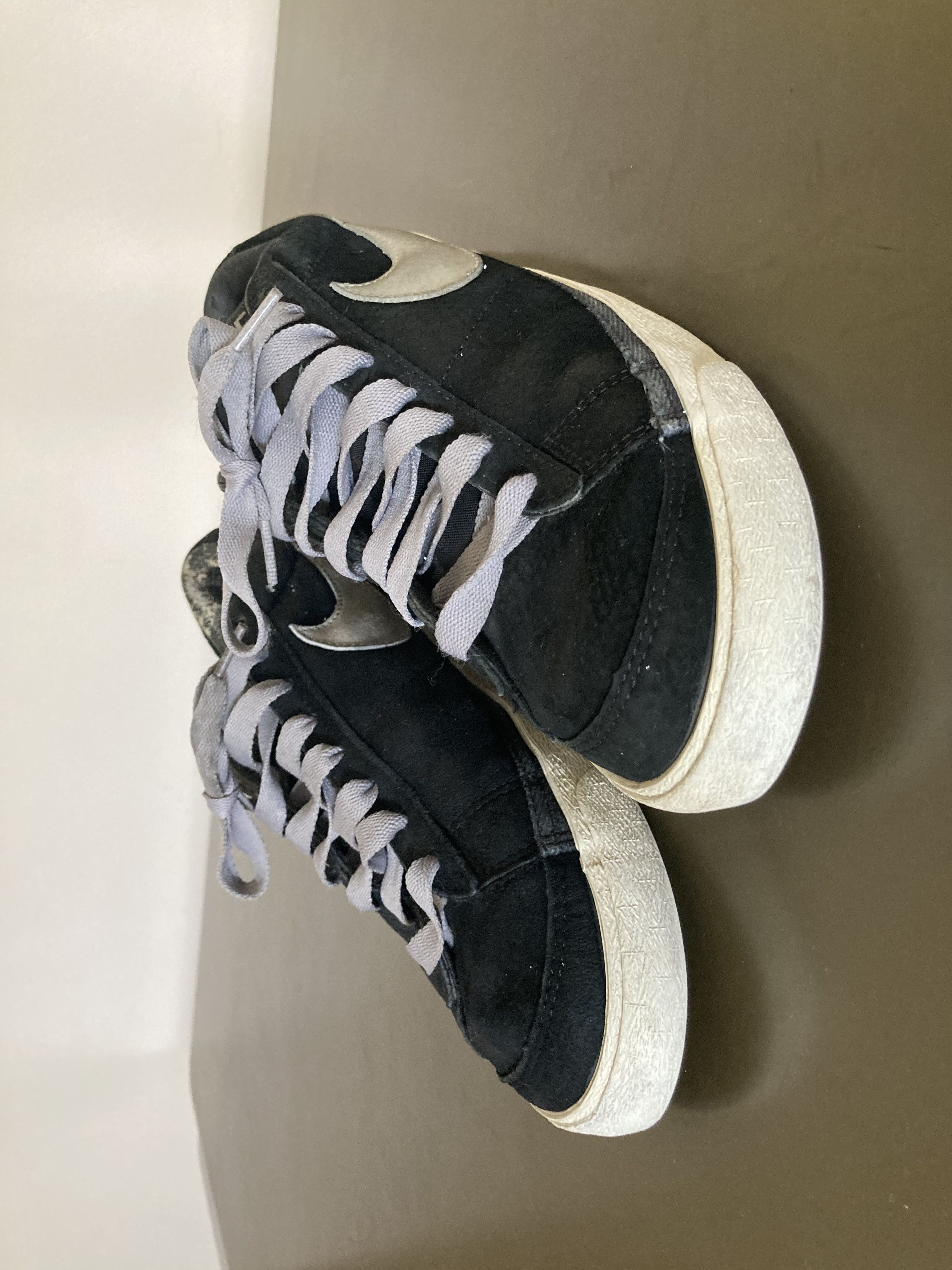 Nike Vintage. Nike Blazer Lo. Black/White from 2002. US10 Size US 10 / EU 43 - 3 Thumbnail