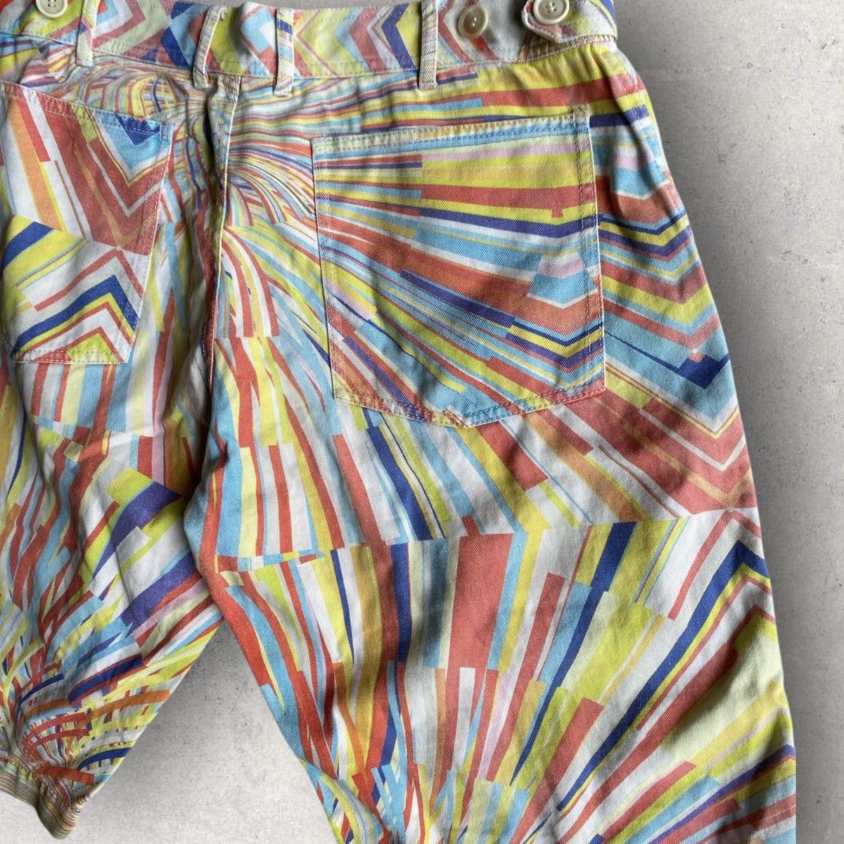 Comme des Garcons Comme Des Garcons Shirts Psychedelic Print Shorts Size US 32 / EU 48 - 5 Thumbnail