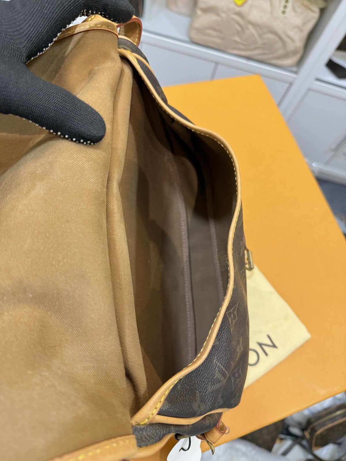 Louis Vuitton LOUIS VUITTON MONOGRAM SAUMUR 30 - 2070 Size ONE SIZE - 16 Thumbnail