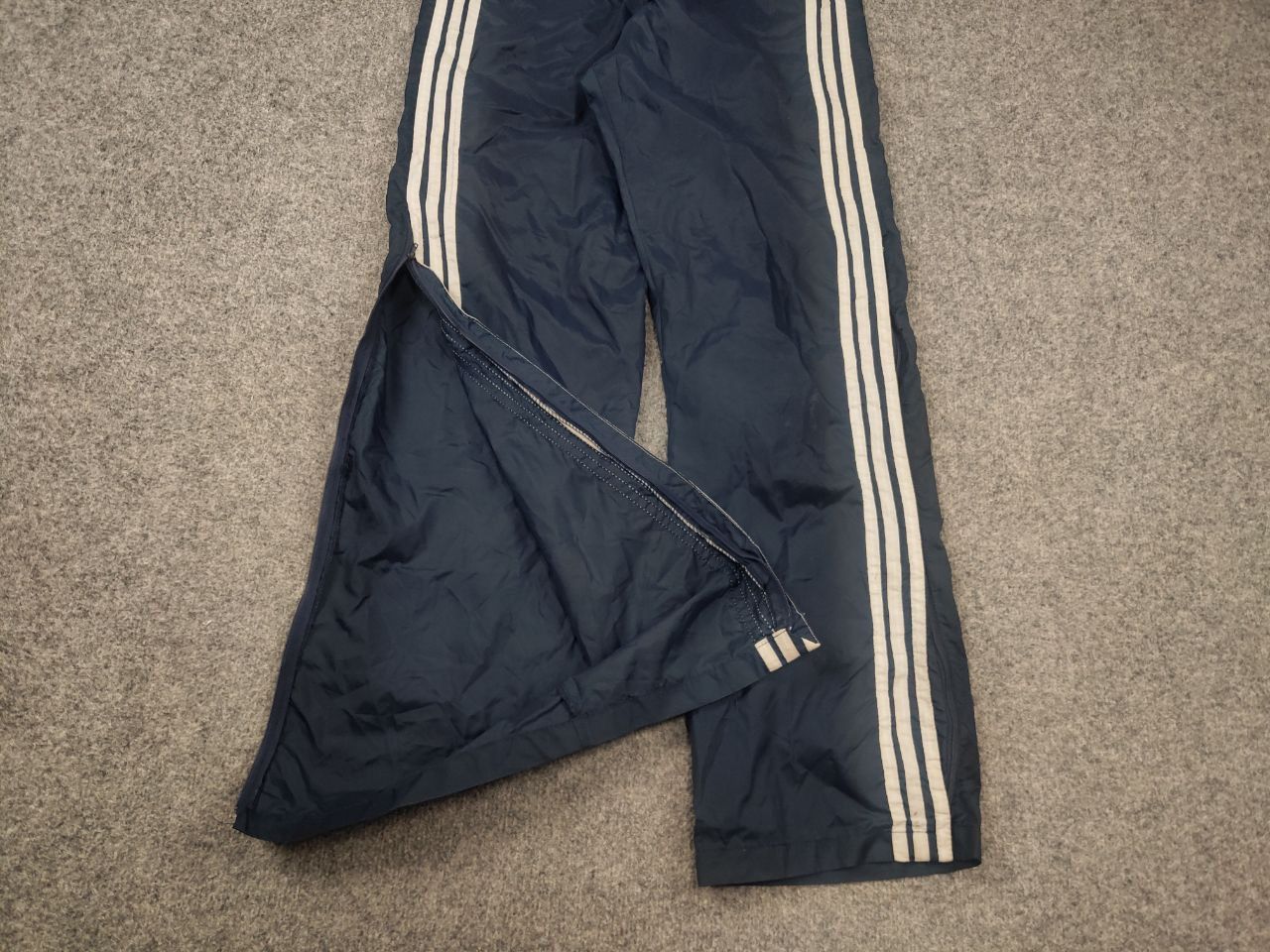 Adidas Vintage 80's Adidas Track Pants baggy Navy Blue 3-Stripes Size US 32 / EU 48 - 8 Thumbnail