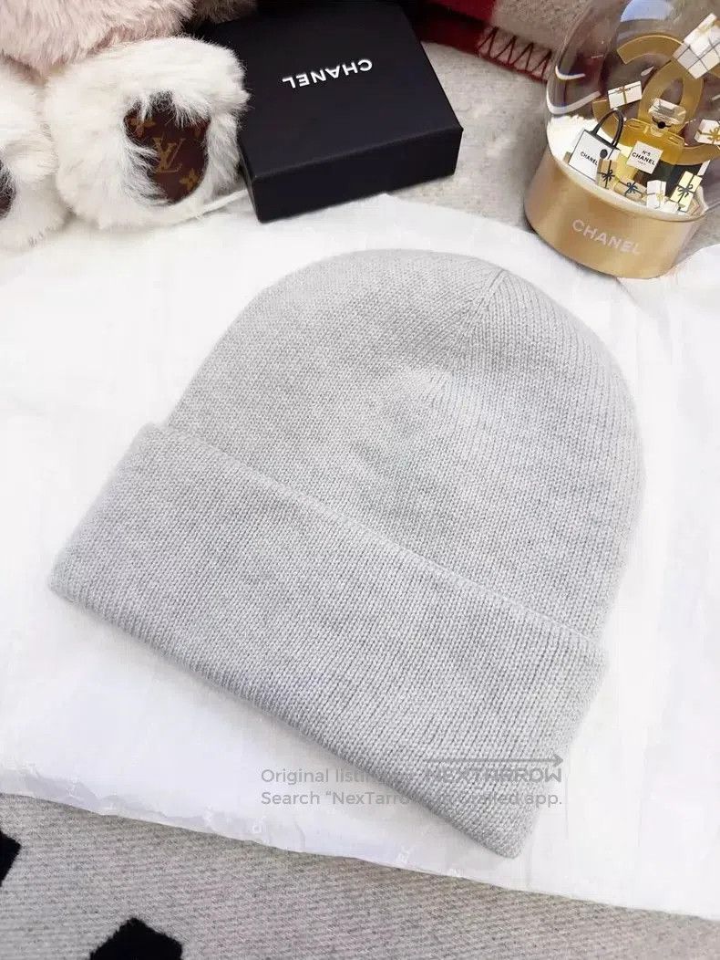 Chanel Chanel Grey Beanie with Diamond Logo. Size ONE SIZE - 2 Thumbnail