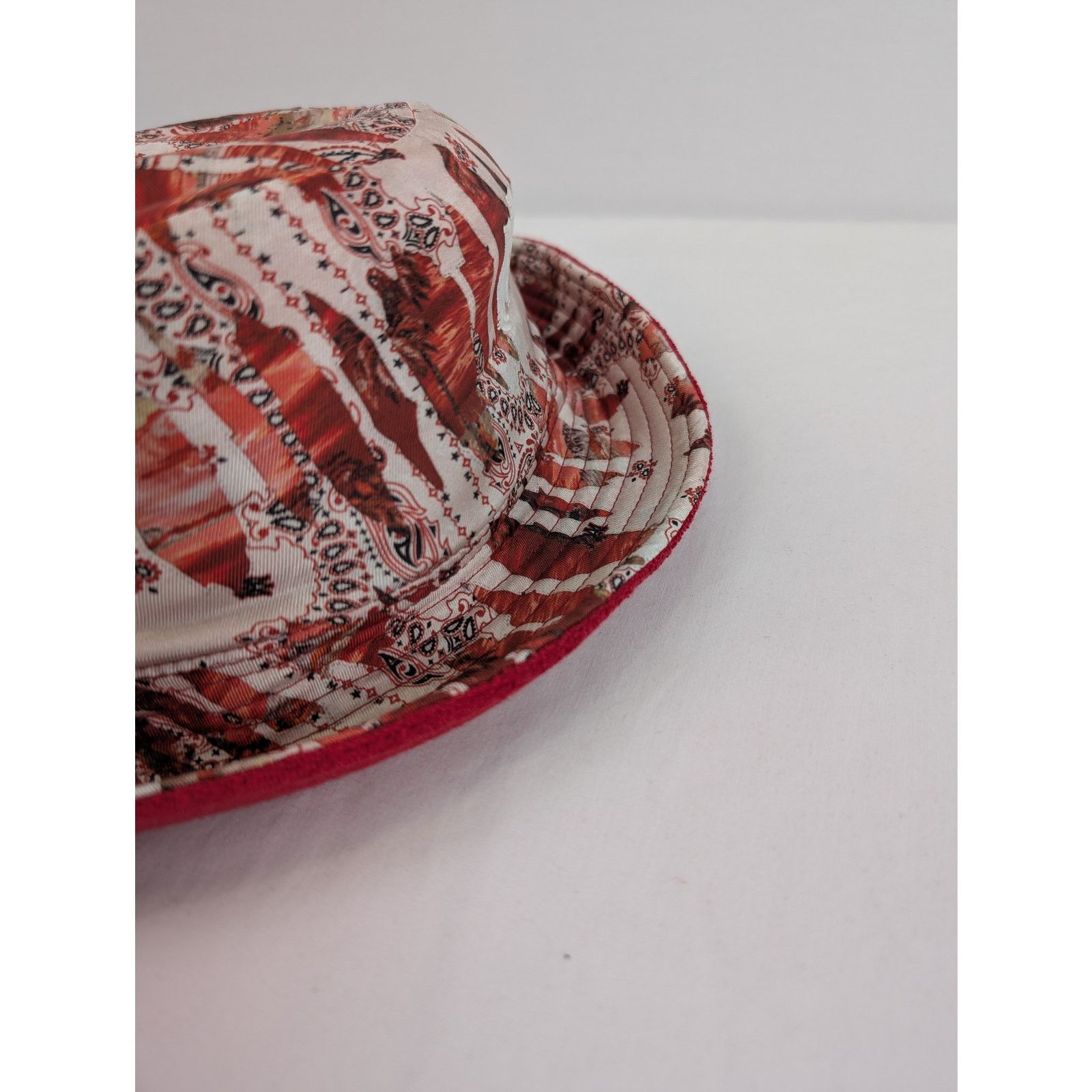 Amiri o1rshd1 Size: OS / Bandana Reversible Bucket Hat / Cap Red Size ONE SIZE - 5 Thumbnail