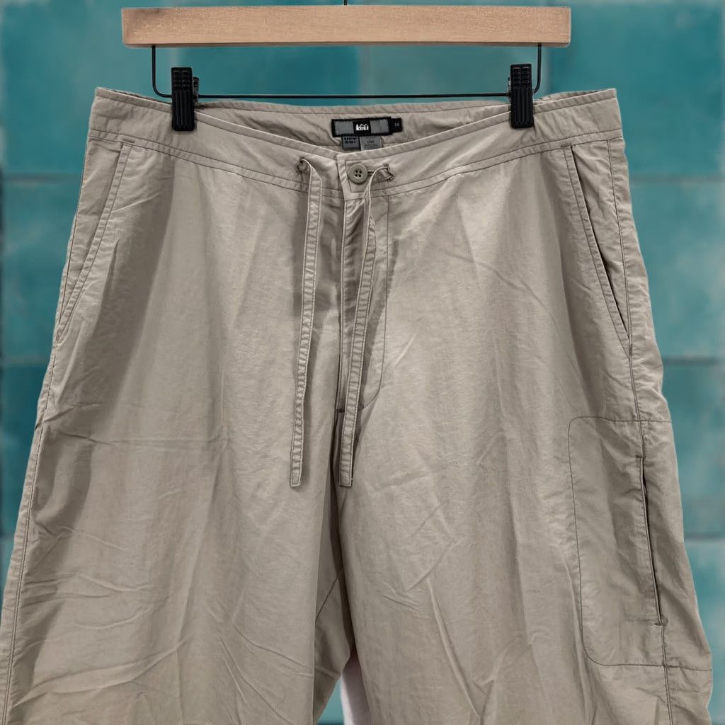 Vintage REI Hiking Pants Women's 14 Gray 100% Nylon Drawstring UPF 50 Outdoors Cropped Pants Size 24" / US 00 / IT 34 - 1 Thumbnail