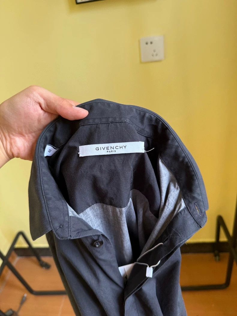 Givenchy Givenchy Size40 Size 40 Showpiece Monkey Group Shirt. Class Size US M / EU 48-50 / 2 - 6 Thumbnail