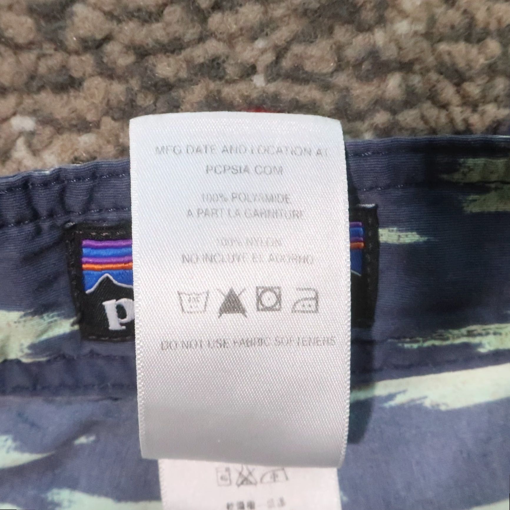 Patagonia Patagonia Board Shorts Mens 34 Gray Aztec Geometric Pockets Nylon Unlined Beach Swim Trunks Mens B bottom Size US 34 / EU 50 - 4 Thumbnail