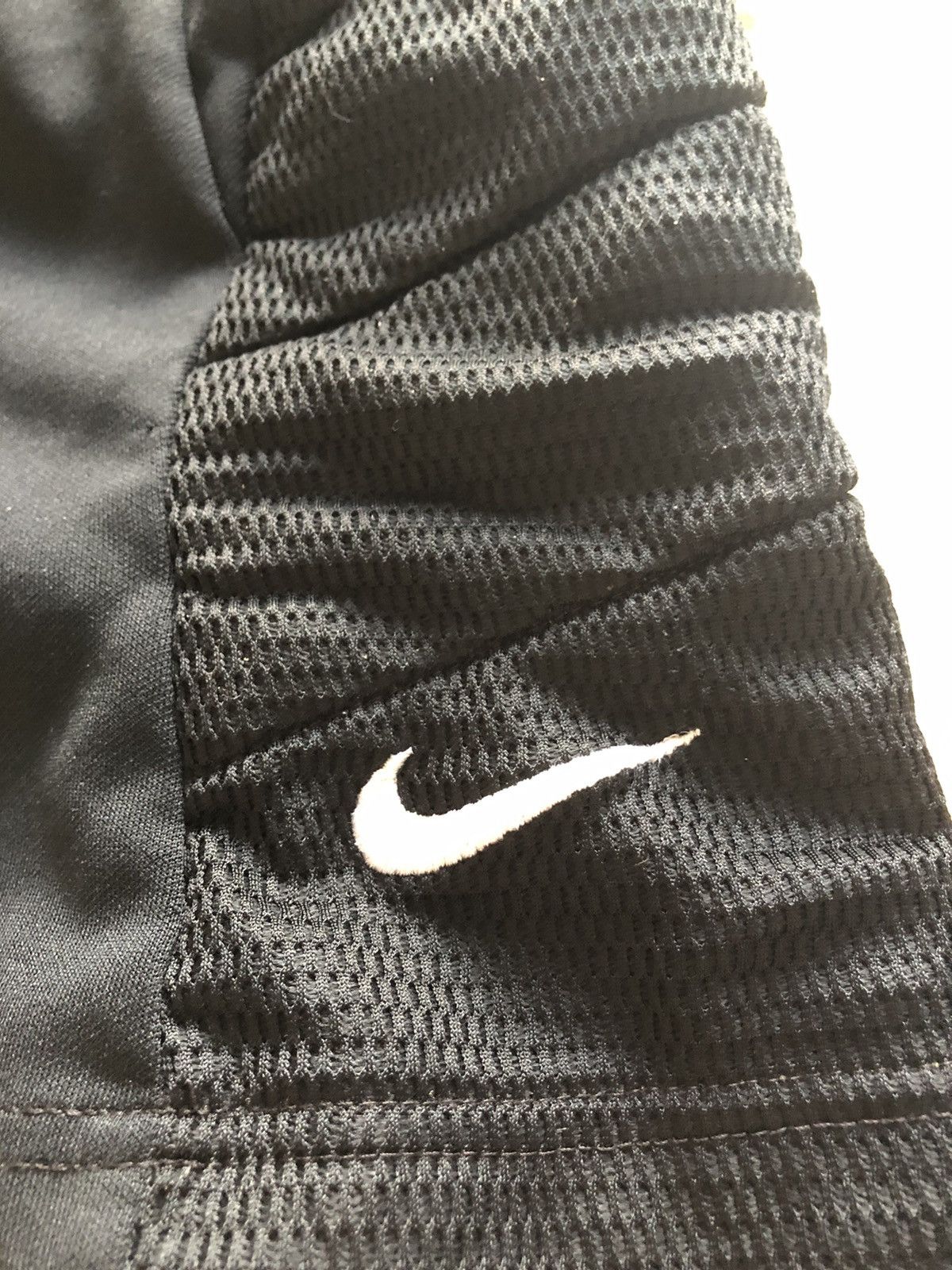 Nike NIKE FOOTBALL CLASSIC VINTAGE SPORT LIGHT RUNNING SHORTS Size US 32 / EU 48 - 2 Thumbnail