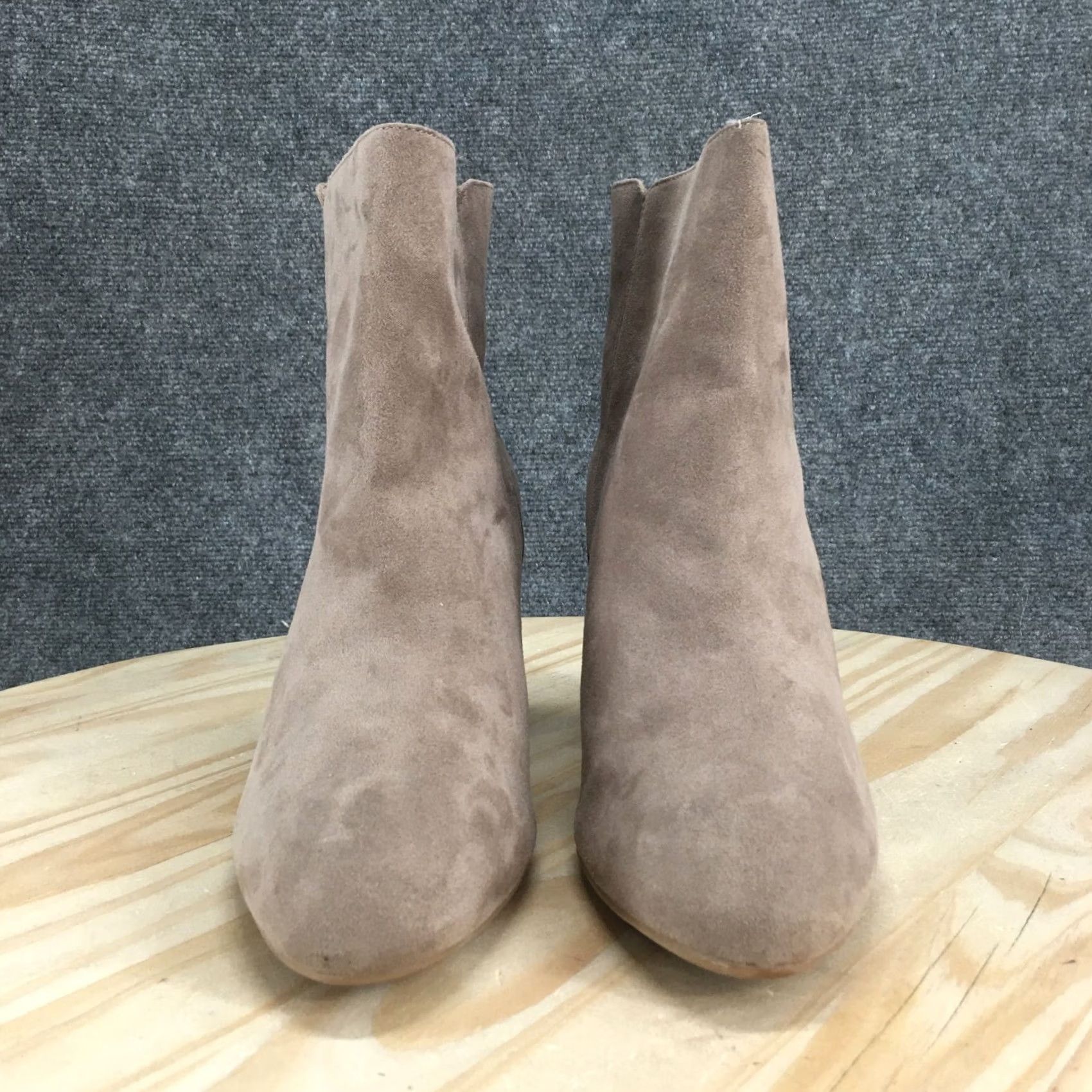 Old Navy Old Navy Boots Womens 9 Ankle Bootie Beige Casual Almond Toe Block Heels Comfort Shoes Size US 9 / IT 39 - 7 Thumbnail