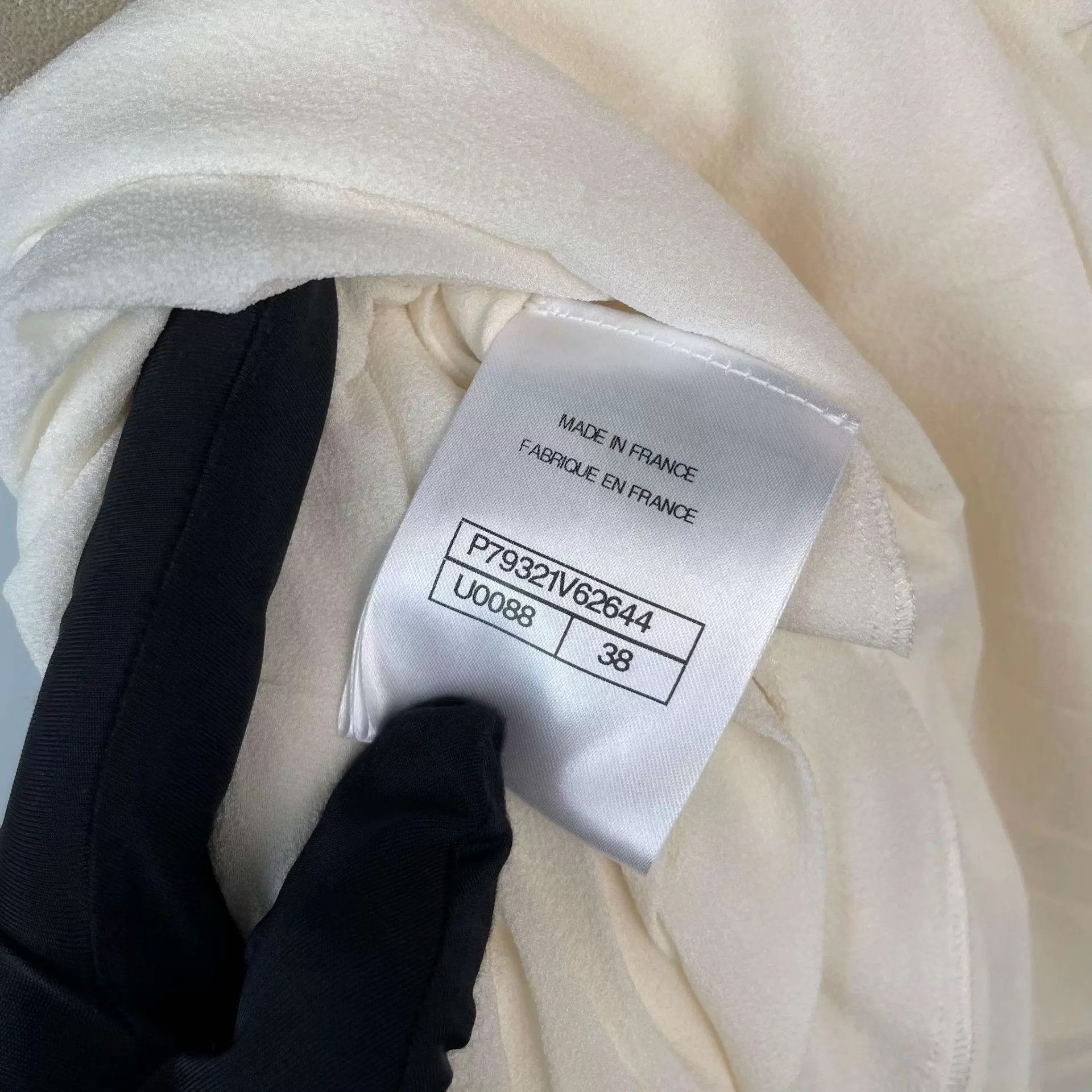 Chanel Chanel 25S White Silk Pleated Skirt 38 (98 New) Size 27" / US 4 / IT 40 - 6 Thumbnail