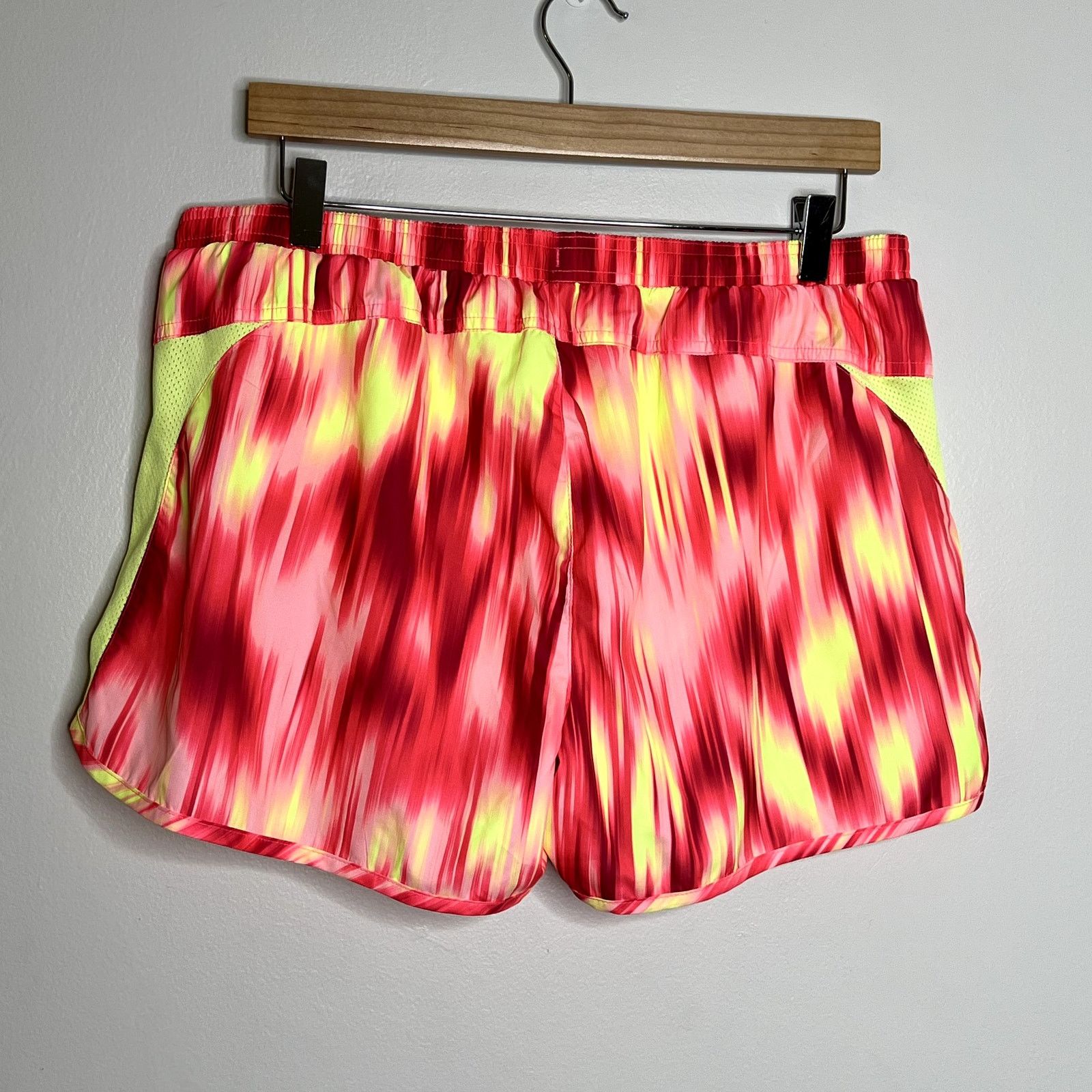 Old Navy Old Navy Active Patterned Athletic Shorts Size 34" / US 12 / IT 48 - 2 Thumbnail