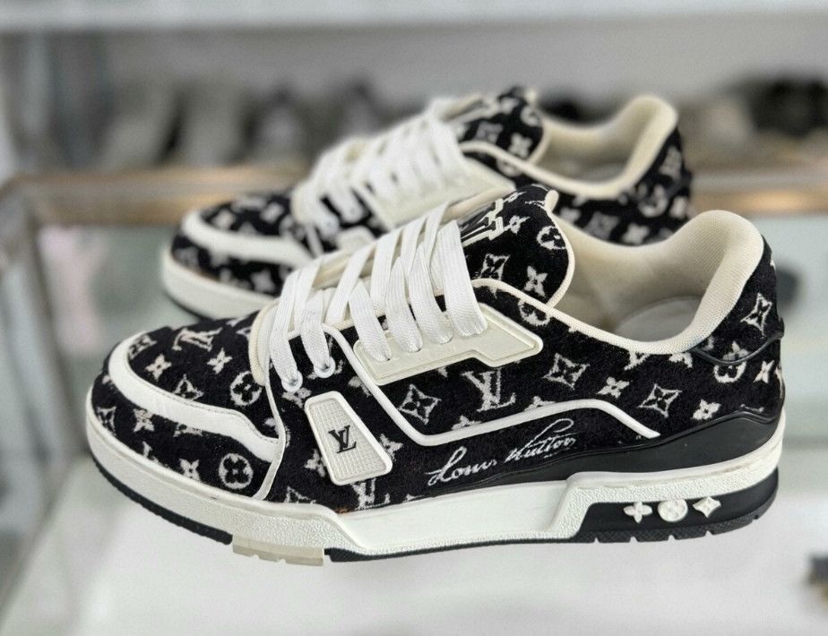 Louis Vuitton Louis Vuitton Black and White Trainer Lace Up Low Top Fash Size US 7 / EU 40 - 1 Thumbnail