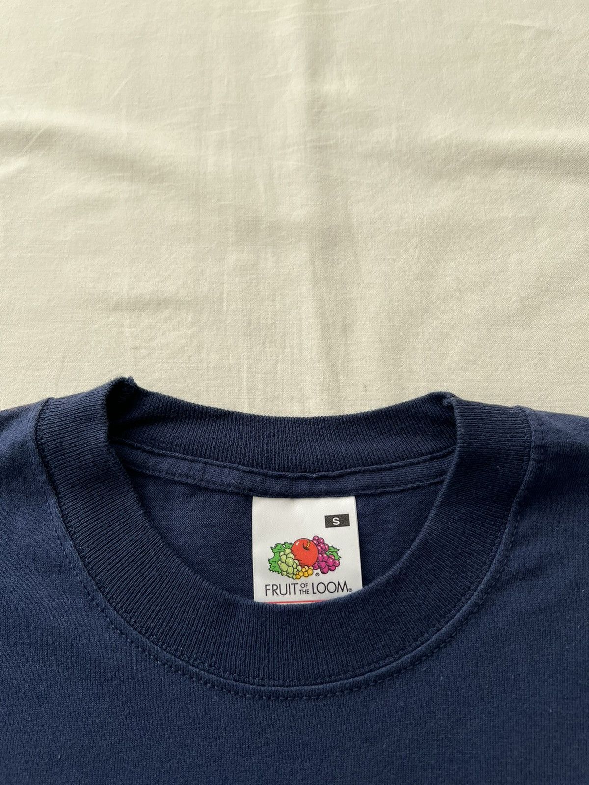 Vintage Vintage 2000s I'm Surrounded by Idiots Funny Humor T-shirt Size US S / EU 44-46 / 1 - 8 Thumbnail