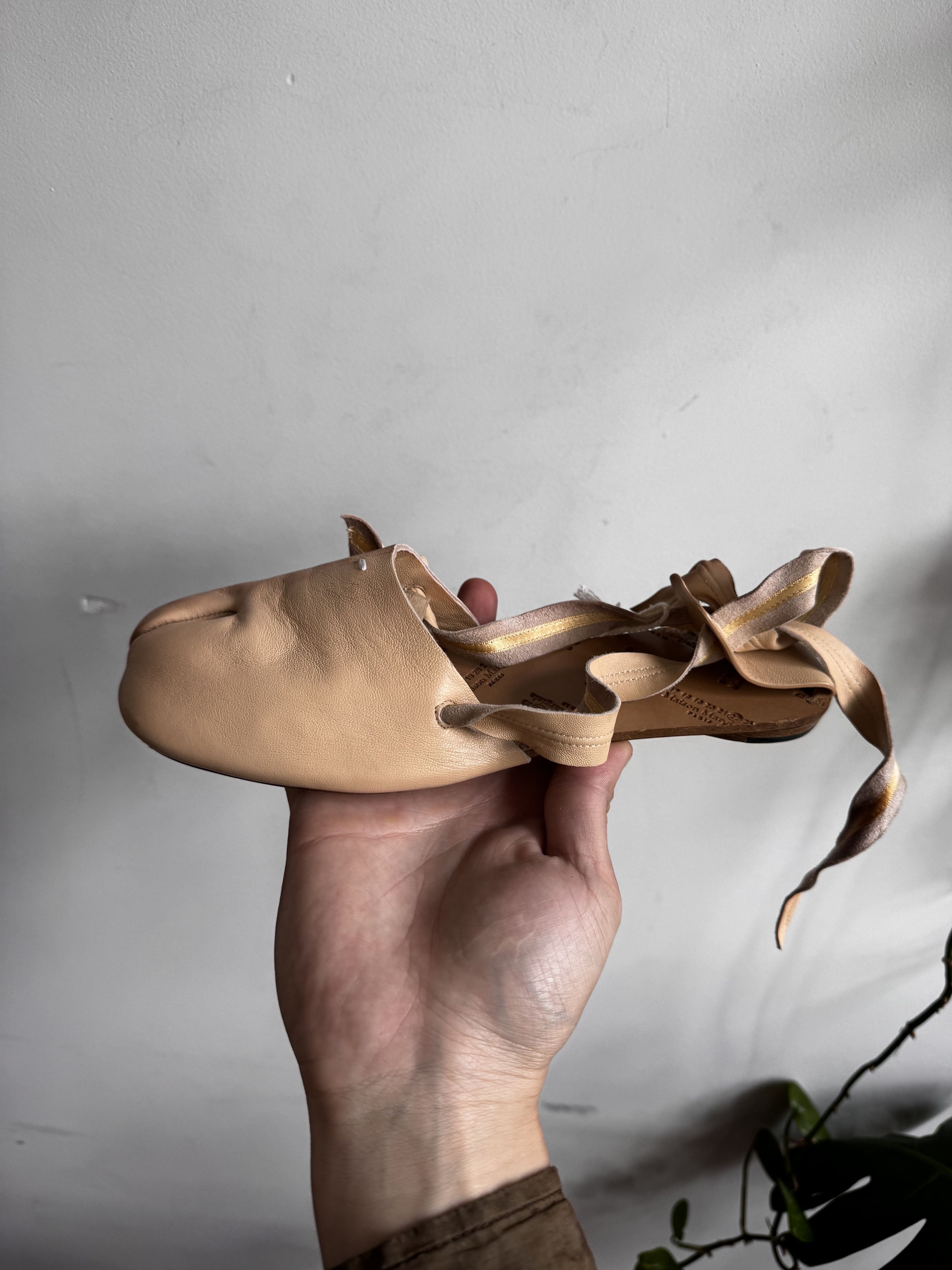 Maison Margiela Masion Margiela Leather Tabi Strap Ballet Flats Size 37.5 Size US 7.5 / IT 37.5 - 2 Thumbnail