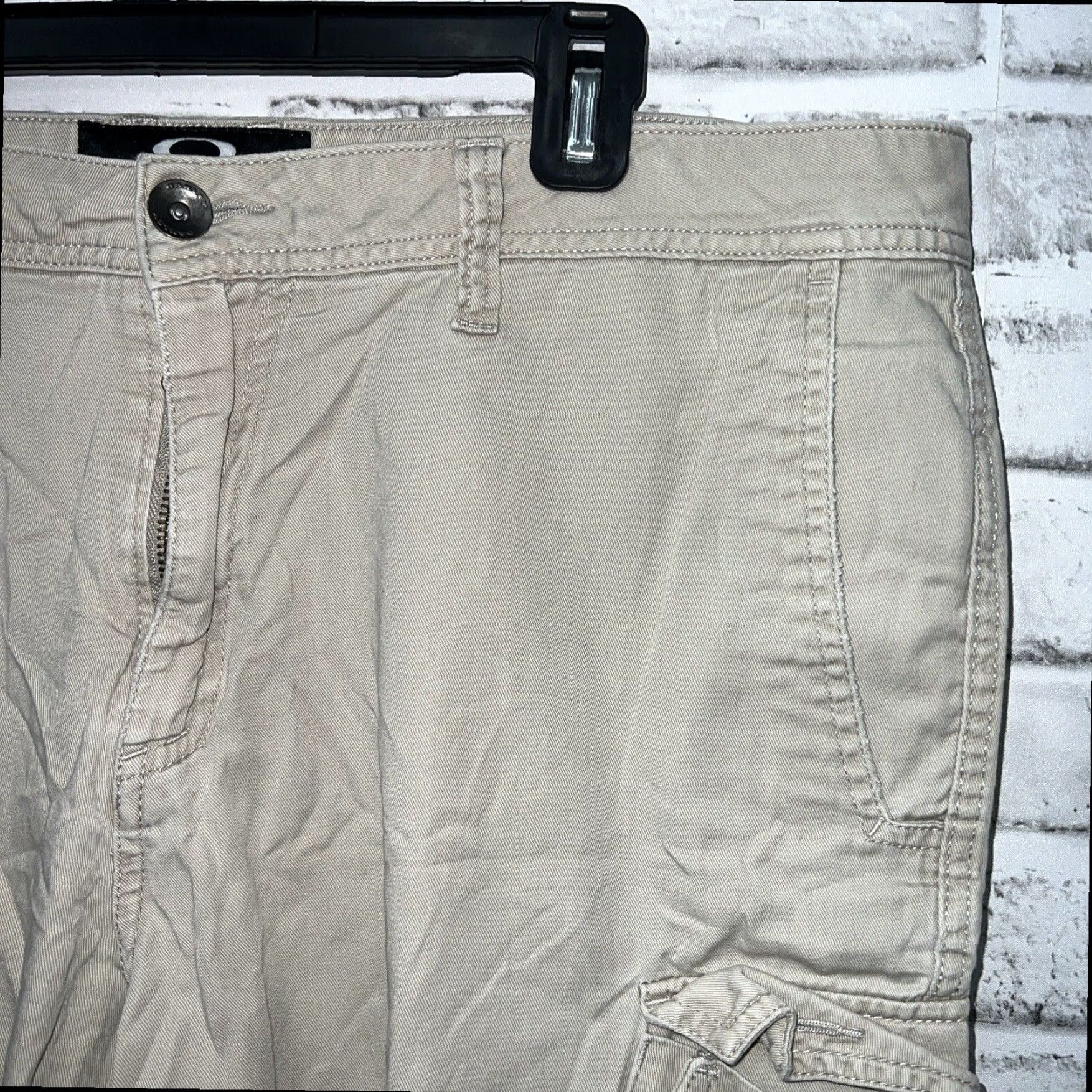 Oakley Oakley Mens Beige Cargo Shorts Size 36 Size US 36 / EU 52 - 2 Thumbnail