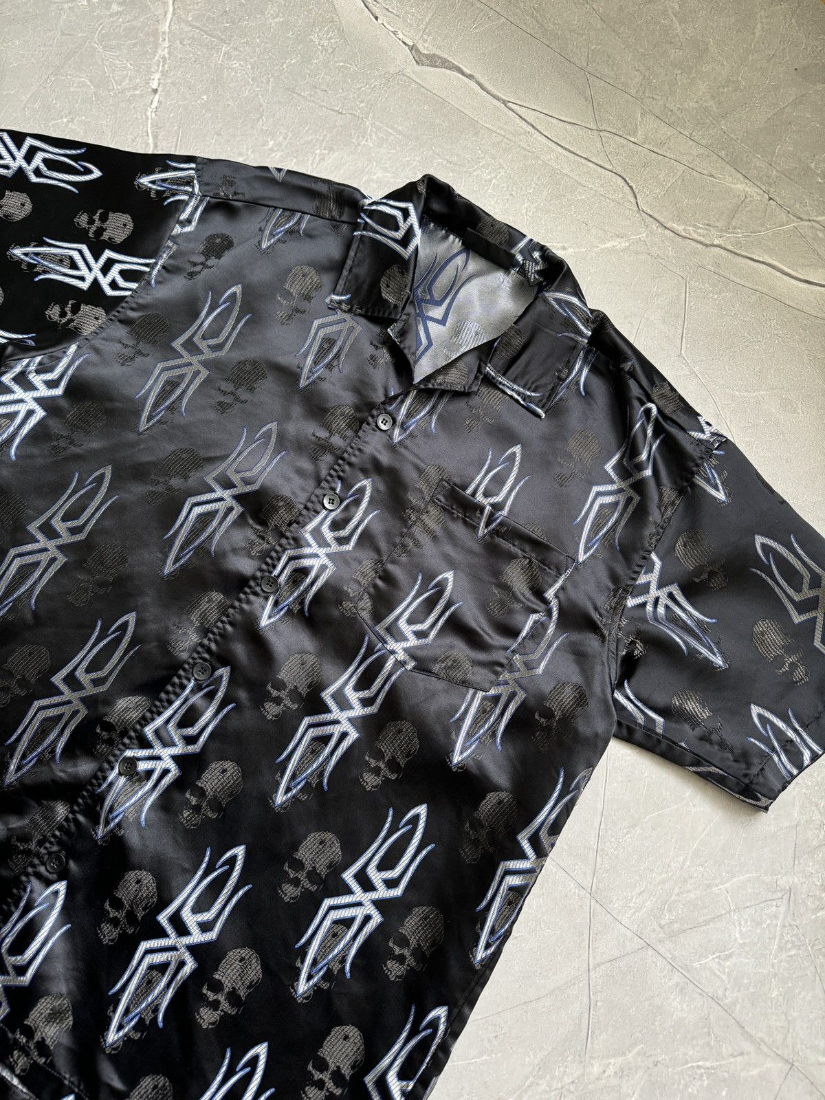 Japanese Brand Vintage Y2K Tribal Skull Short Sleeve Shirt Rave Avant Garde Size US L / EU 52-54 / 3 - 12 Thumbnail