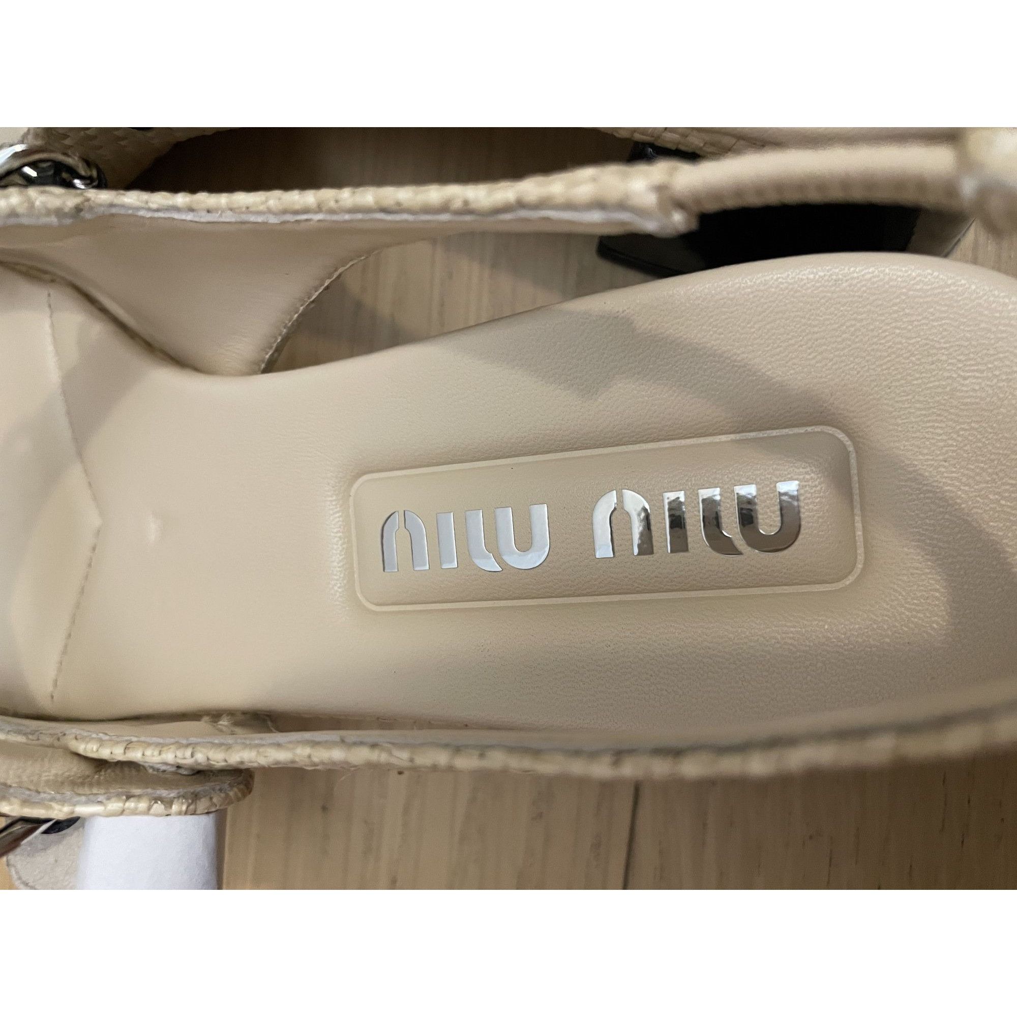 Miu Miu Miu Miu Tan/black Patent Leather And Raffia Slingback Pumps Size US 7 / IT 37 - 6 Thumbnail