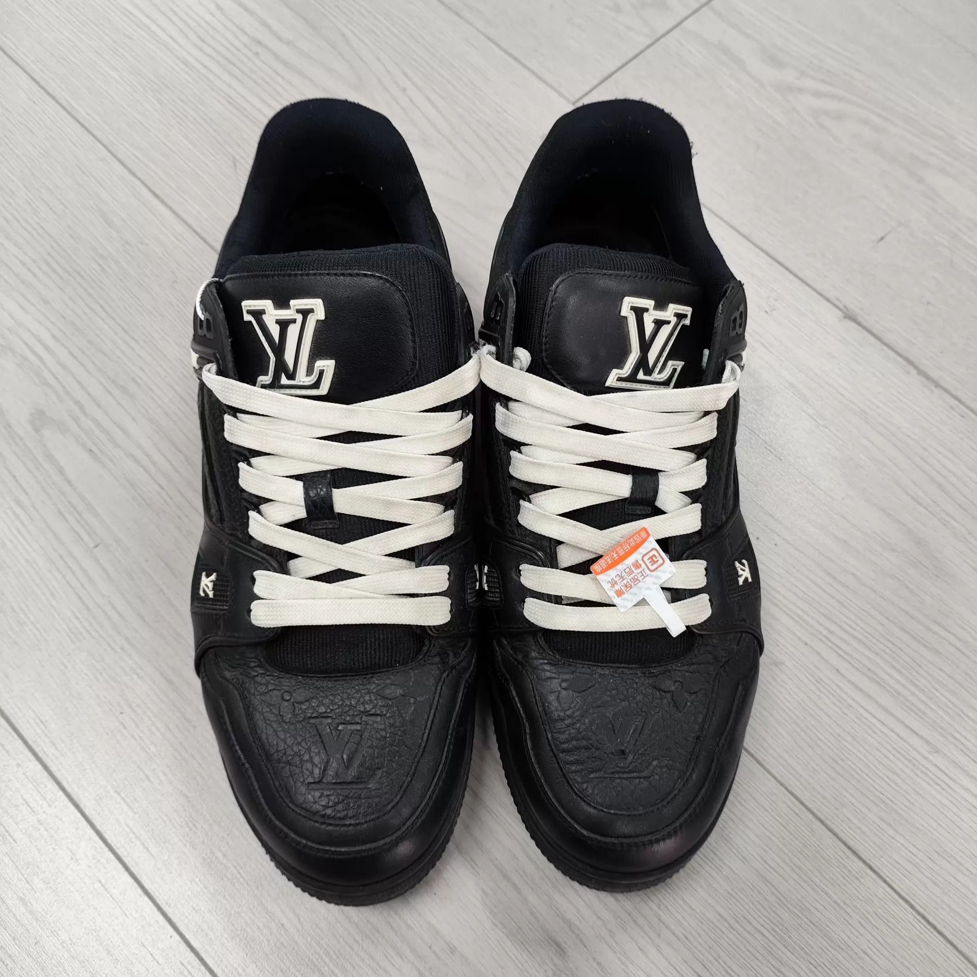 Louis Vuitton LV Leather Trainer 8.5 Black Size US 8.5 / EU 41-42 - 1 Thumbnail