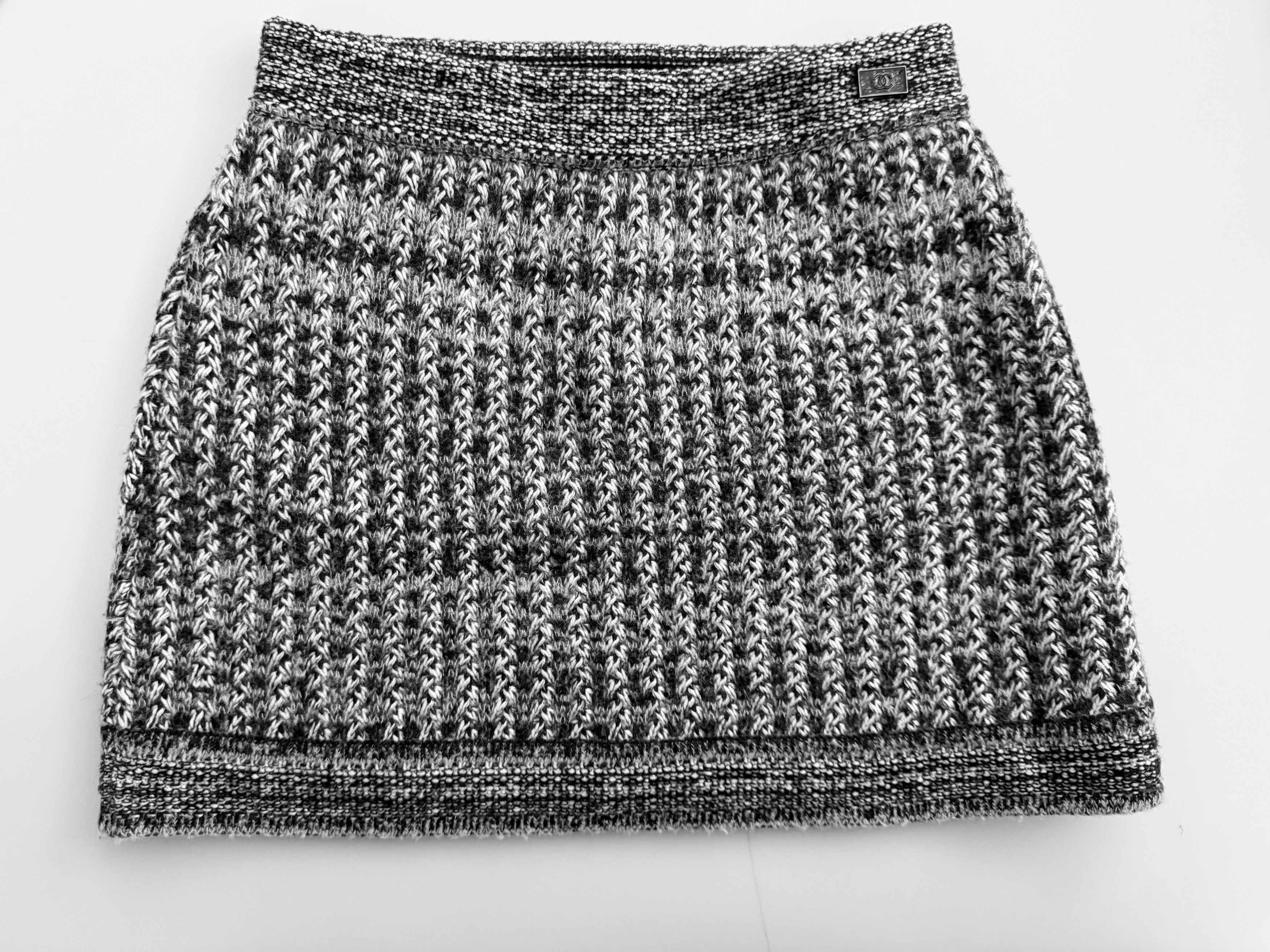Chanel Chanel Wool Mini Skirt Size 26" / US 2 / IT 38 - 2 Thumbnail