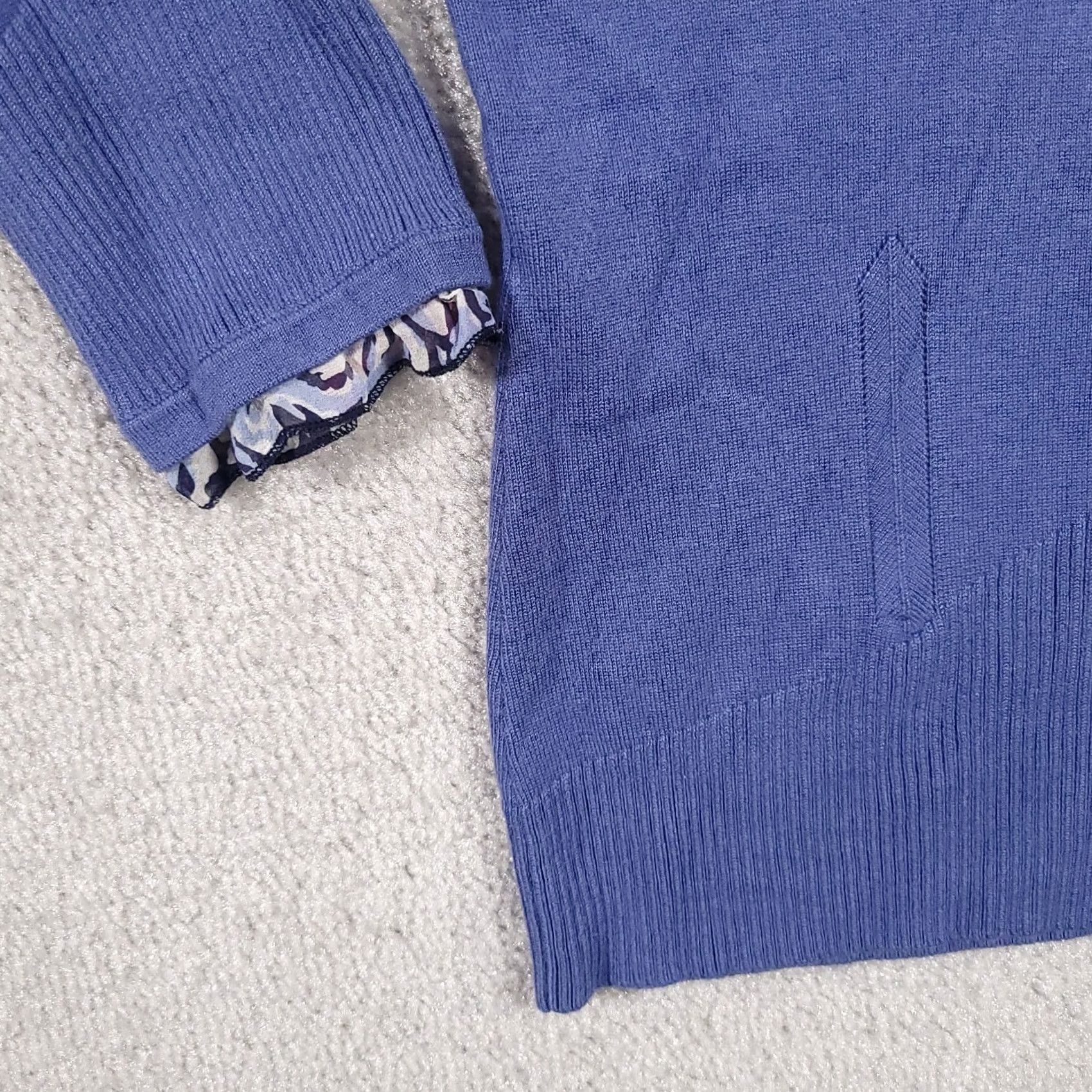 Vintage Jaclyn Smith Sweater Women's Small Blue V Neck Nylon Floral Ruffle Pullover Slim Knit 3/4 Sleeve Size S / US 4 / IT 40 - 5 Thumbnail