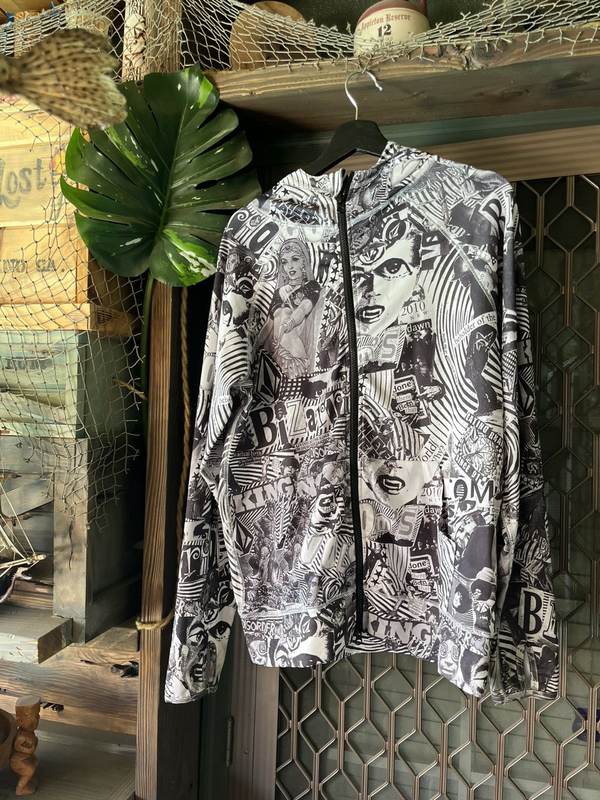 Volcom Punk graphic zip up hoodie Size US M / EU 48-50 / 2 - 1 Thumbnail