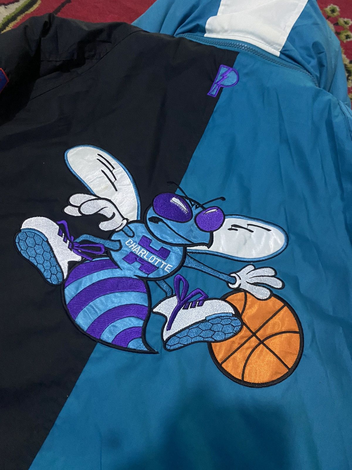 Pro Player Vintage charlotte hornets pro player coat jacket Size US M / EU 48-50 / 2 - 9 Thumbnail