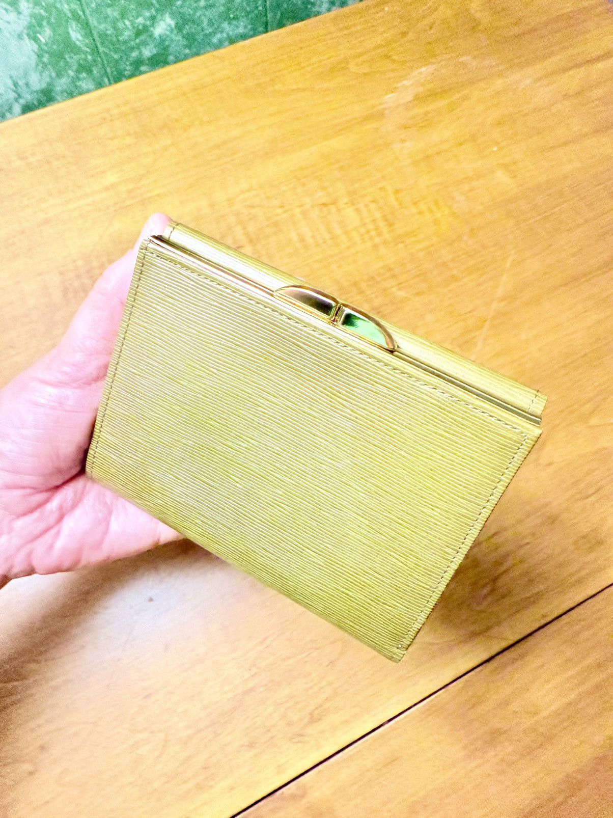 Givenchy Givenchy Taupe Textured Leather Trifold Wallet Authenticated Size ONE SIZE - 4 Thumbnail